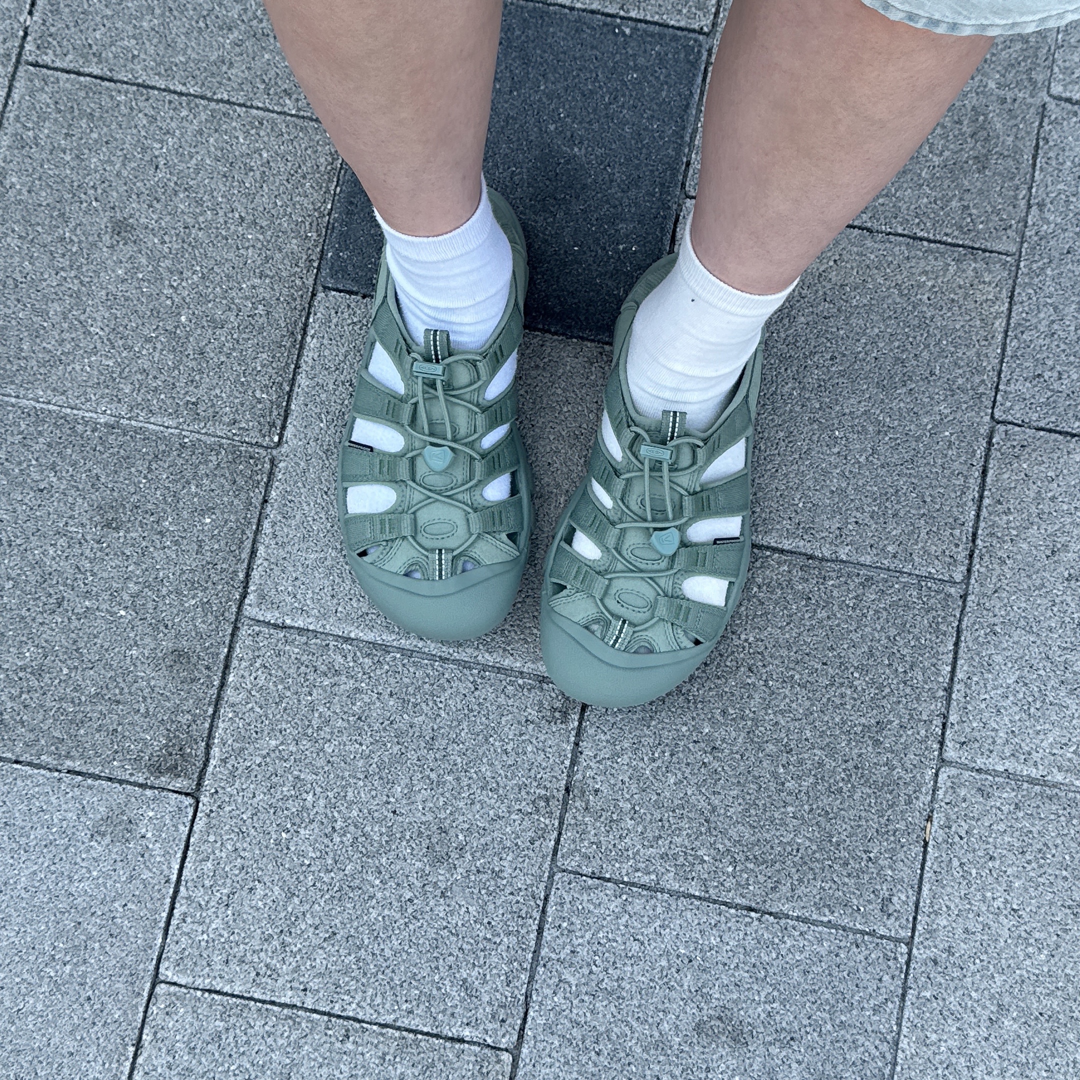 (W) Keen Newport H2 Monochrome Lily Pad 착용 스타일