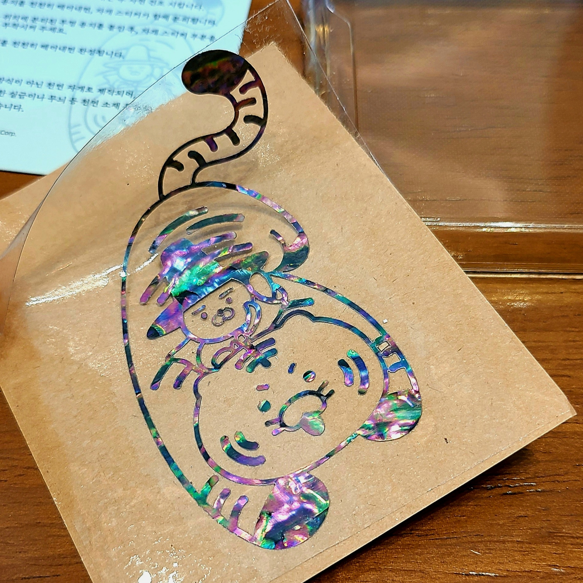 MU:DS x Kakao Friends Ryan & Chunshik Tiger & Magpie Mother-of-Pearl Sticker 착용 스타일 - 1