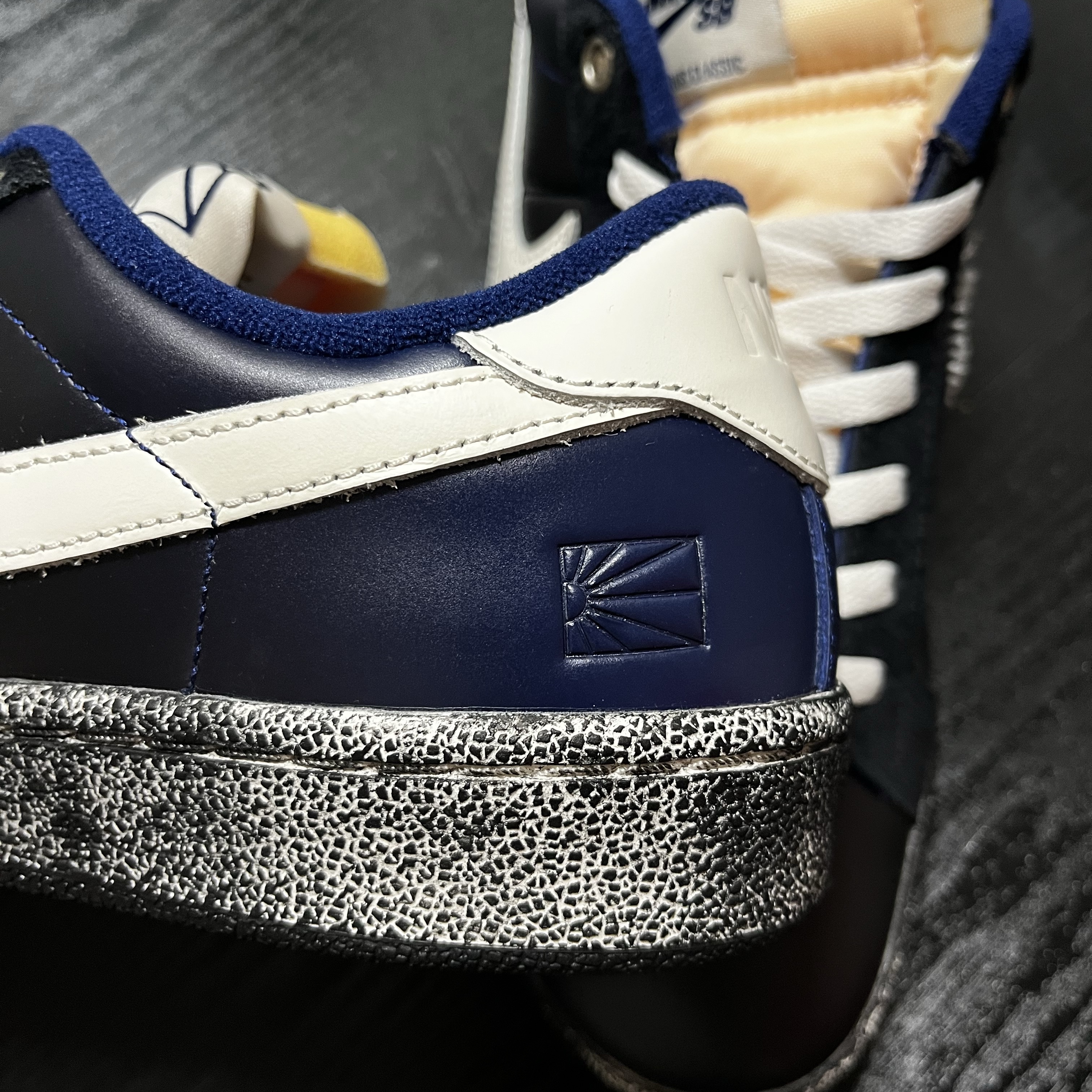 Nike x Rassvet SB Zoom Tennis Classic Blue Void and Sail 착용 스타일 - 3