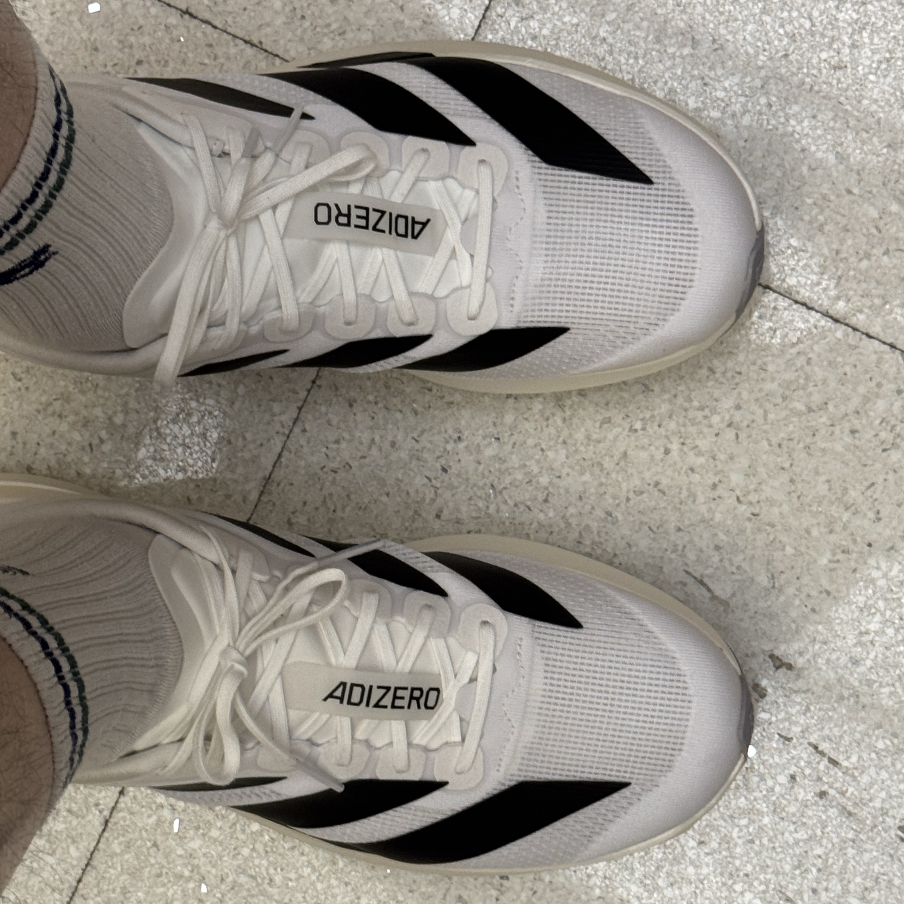 Adidas Adizero EVO SL Cloud White Core Black 착용 스타일