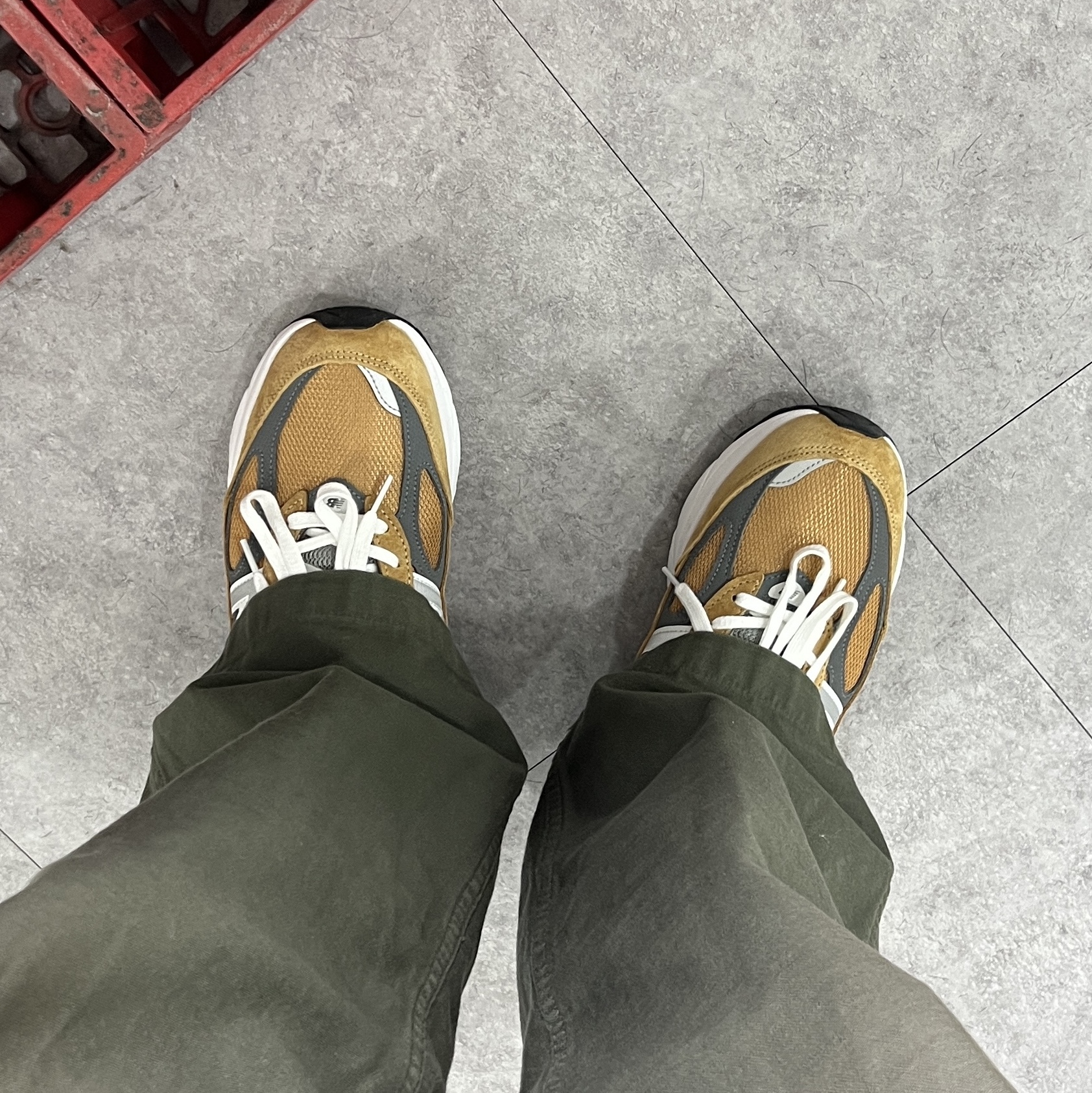 New Balance 990v6 Made in USA Workwear Grey 착용 스타일 - 3
