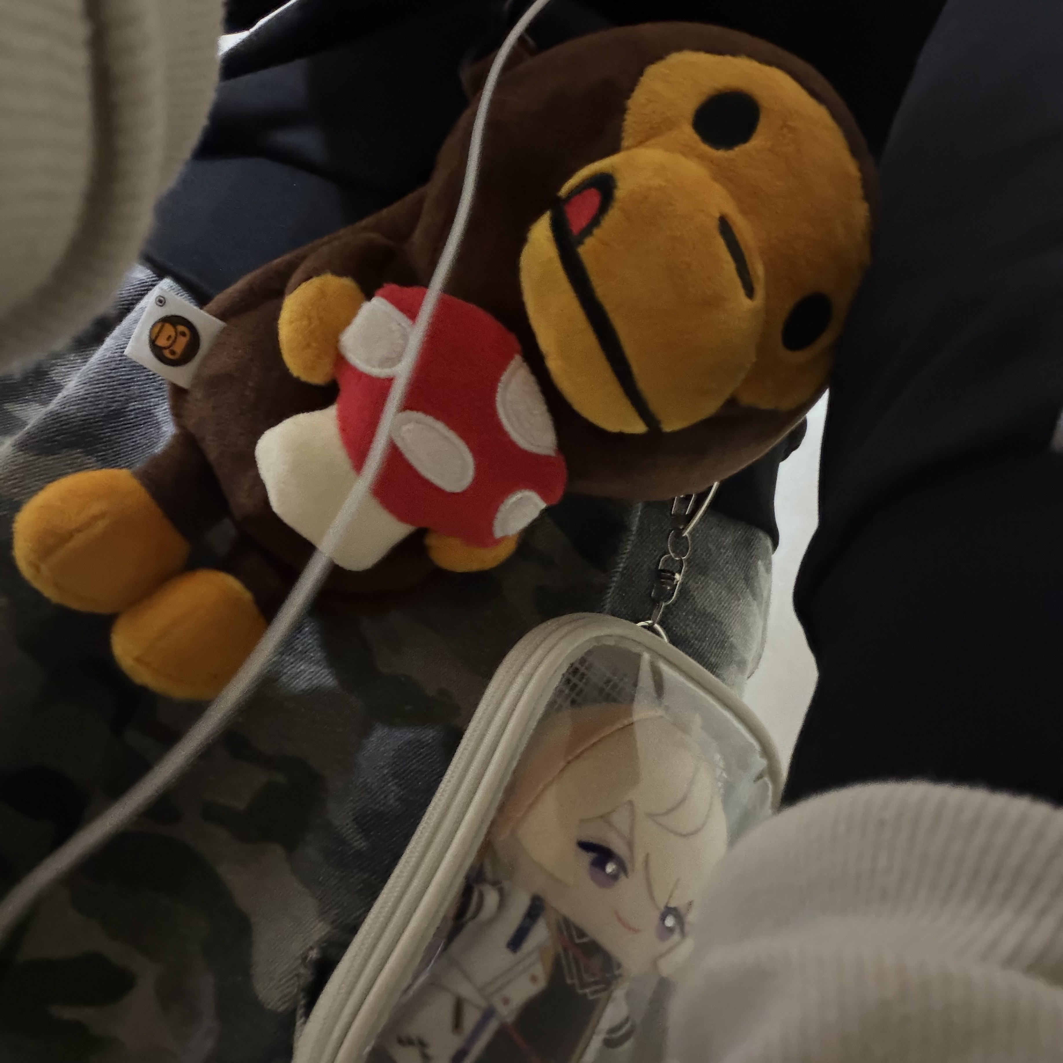 BAPE Baby Milo Plush Mobile Bag Brown, Vivienne Westwood Mayfair Bas Relief Pendant Silver 착용 스타일 - 1