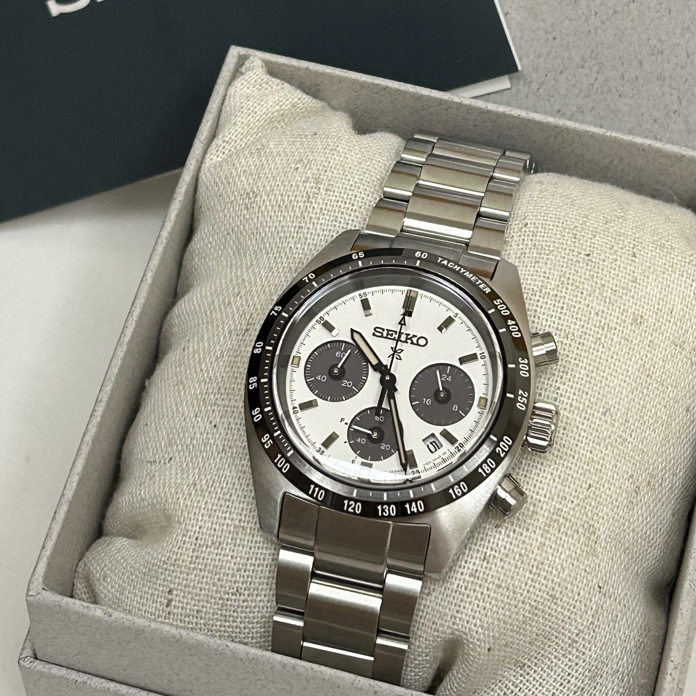Seiko Prospex SSC813P1 39mm Silver 착용 스타일