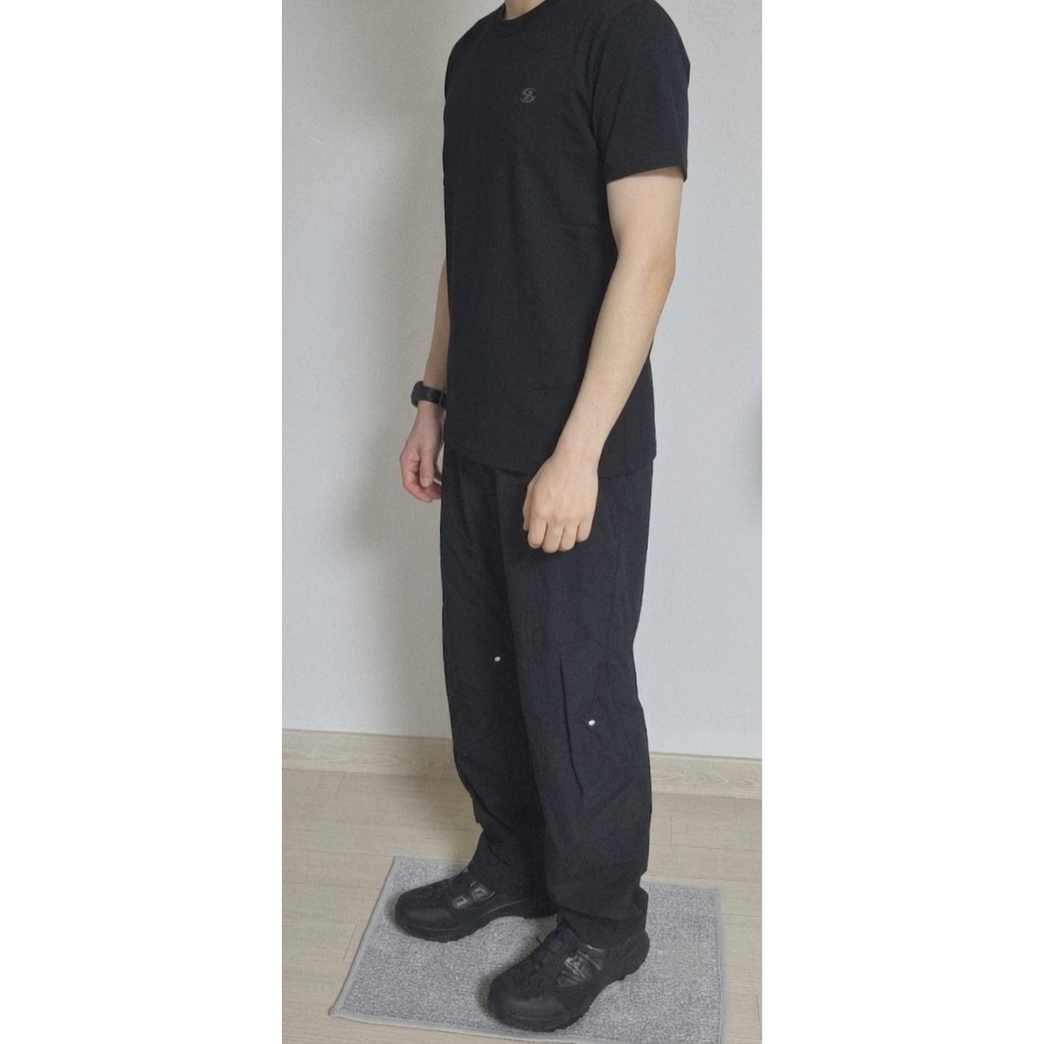 Salomon Alpinway Advanced Black Asphalt, Sansan Gear Logo T-Shirt Black - 25SS 착용 스타일 - 3