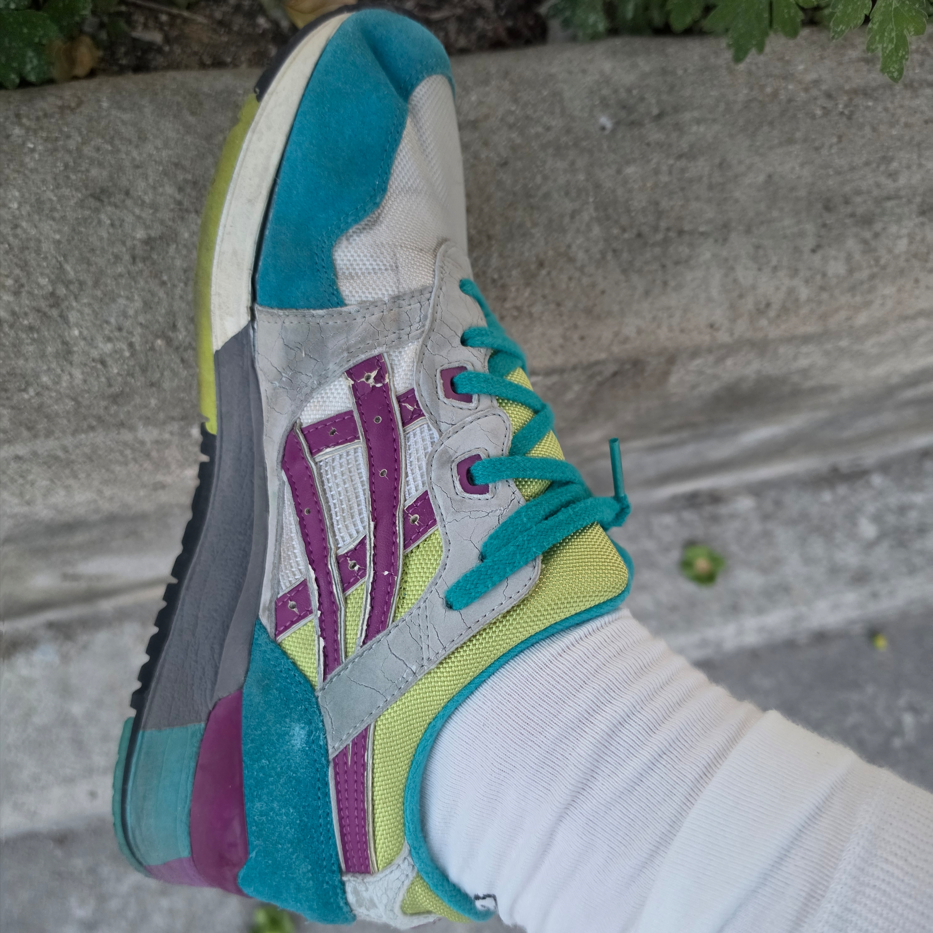 Asics x Ronnie Fieg x Kith Gel-Lyte III 07 Remastered Marshmallow Chili Pepper 착용 스타일 - 1
