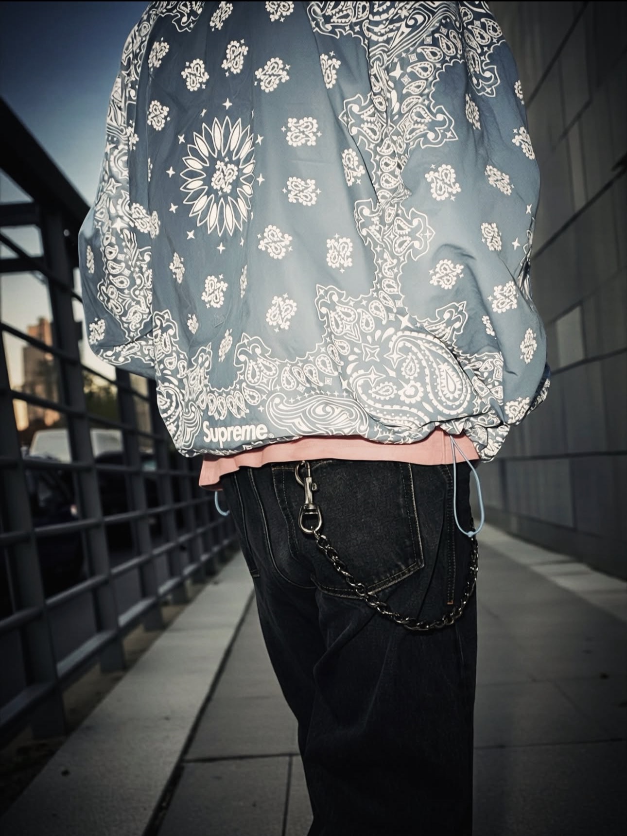 Supreme Reflective Bandana Anorak Light Blue - 26SS 착용 스타일 - 2