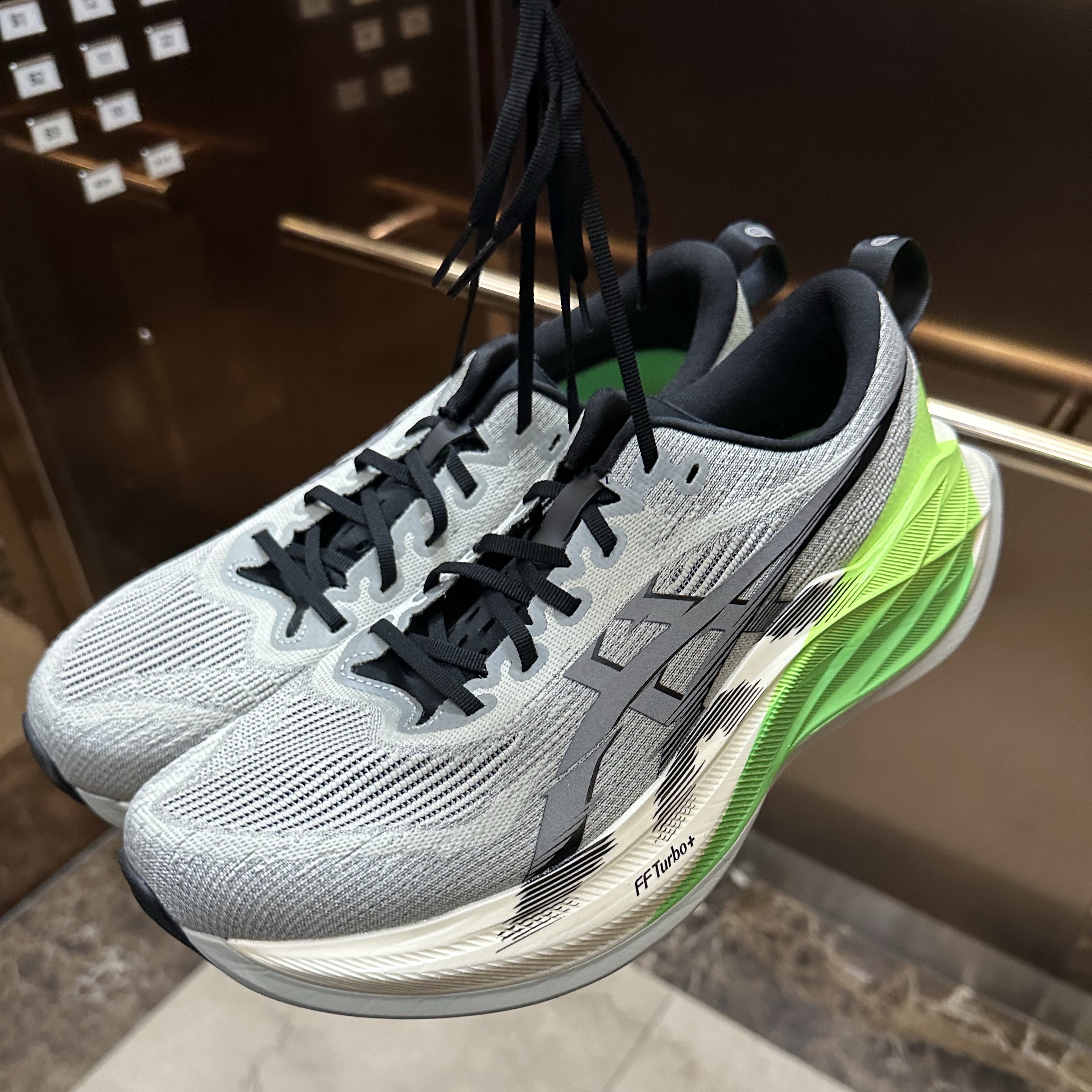 Asics Superblast 2 Lite Show CN White Sage Carbon 착용 스타일