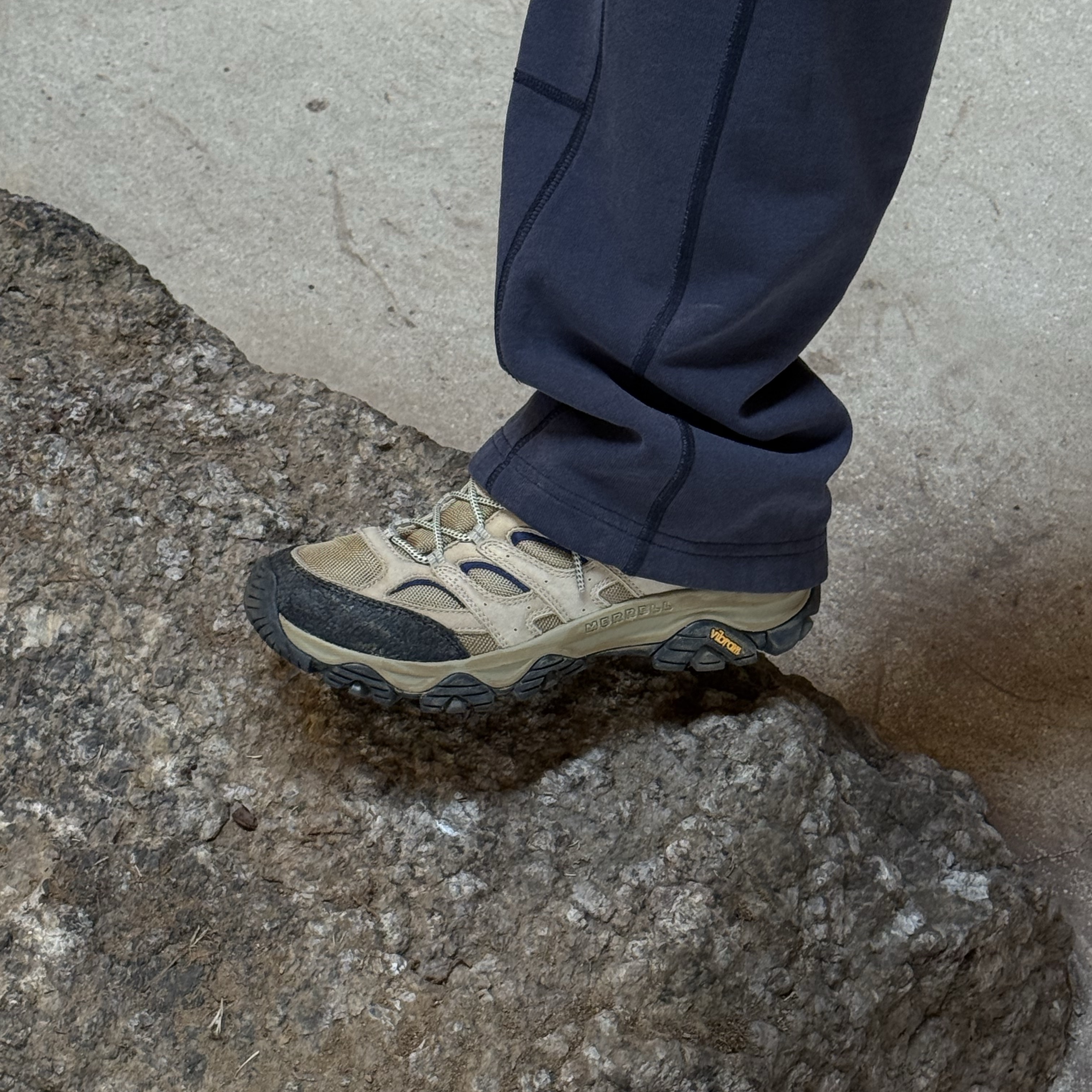 Merrell x Khakis Moab 3 Khaki 착용 스타일 - 3