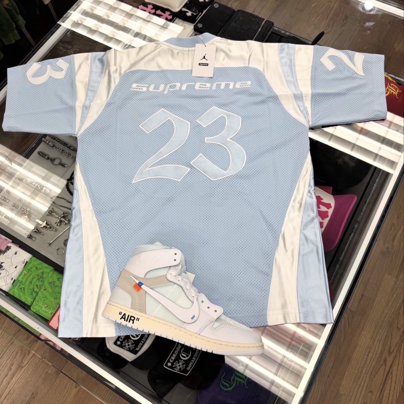 Supreme x Jordan Warm Up Jersey Pink - 26SS, Supreme x Jordan Warm Up Jersey Light Blue - 26SS 착용 스타일 - 2