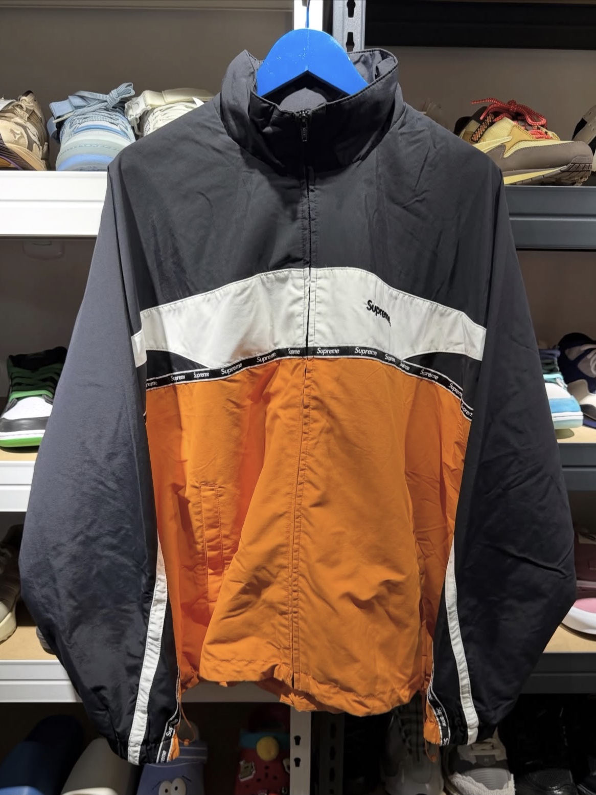 Supreme Logo Taping Track Jacket Orange - 26SS 착용 스타일