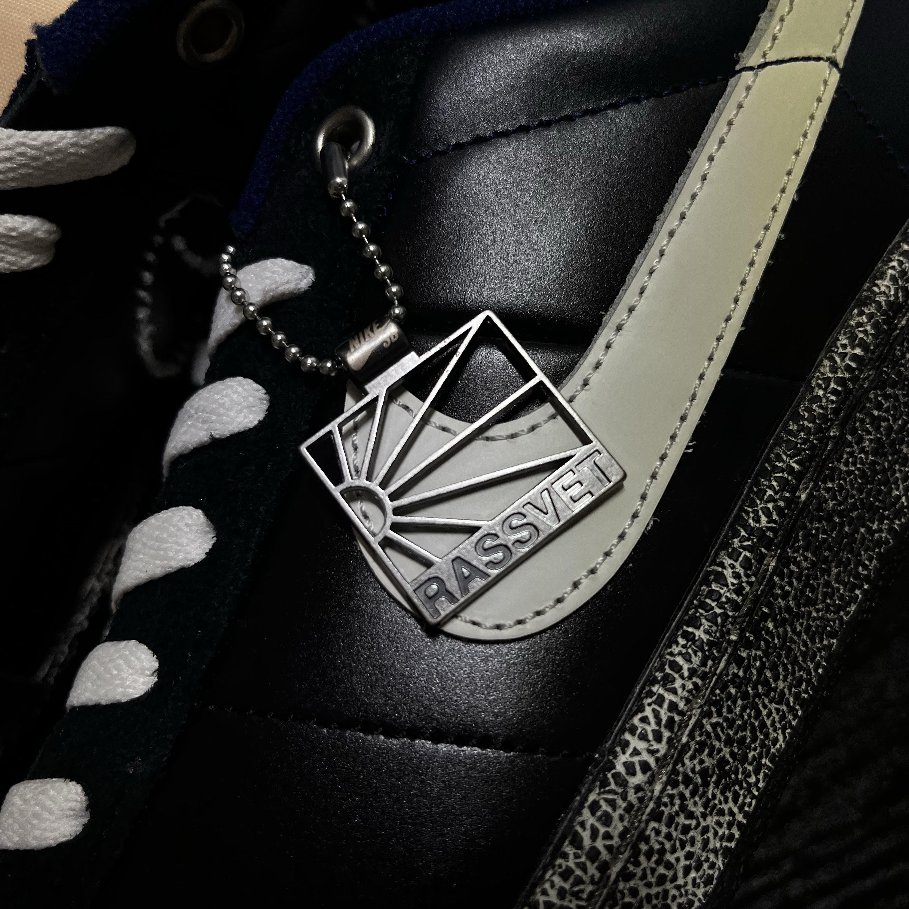 Nike x Rassvet SB Zoom Tennis Classic Blue Void and Sail 착용 스타일 - 2