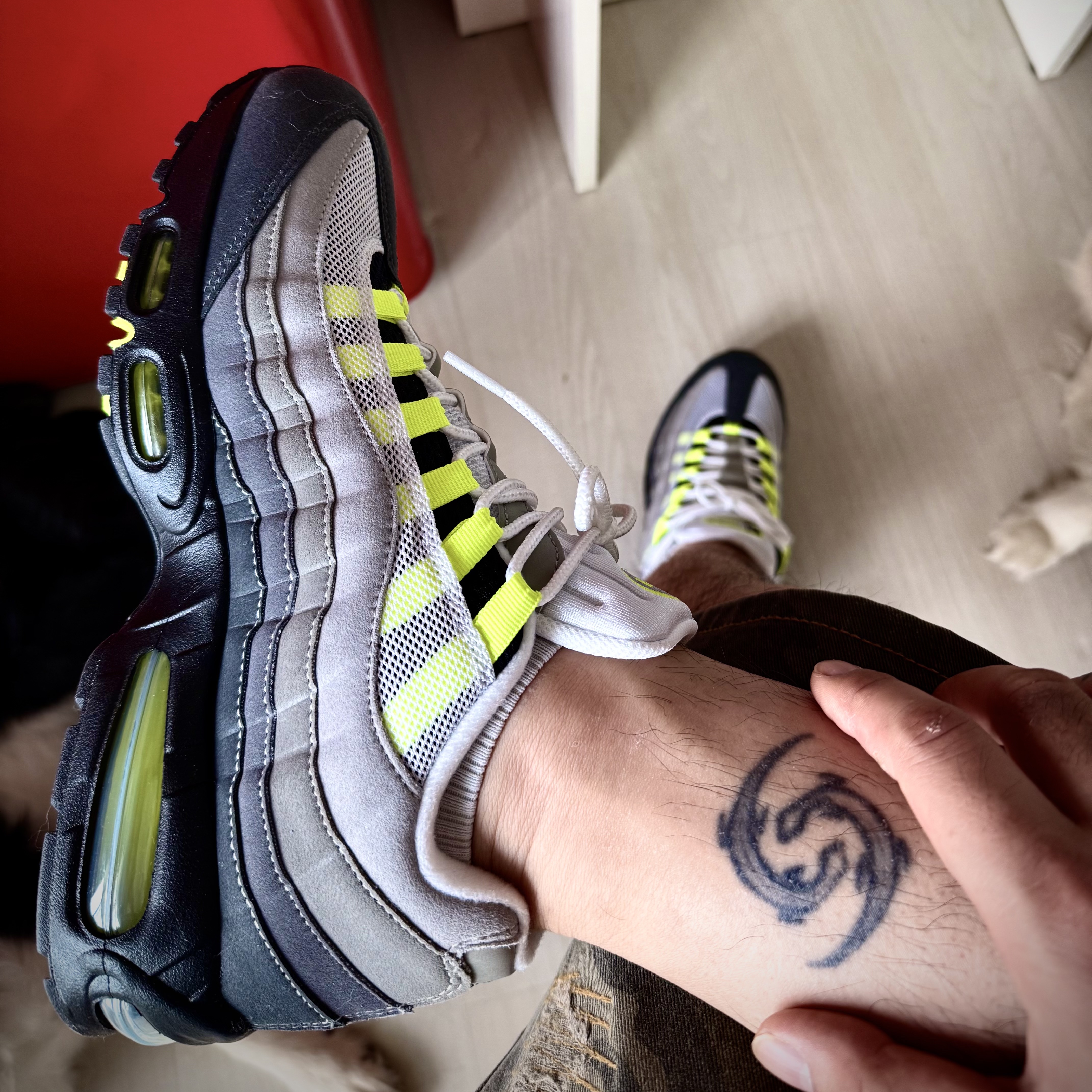 Nike Air Max 95 OG Neon 착용 스타일