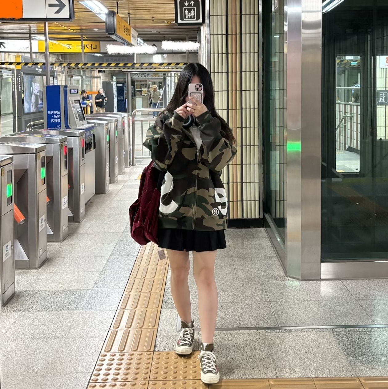 Supreme Big Logo Zip Up Hooded Sweatshirt Woodland Camo - 25SS 착용 스타일
