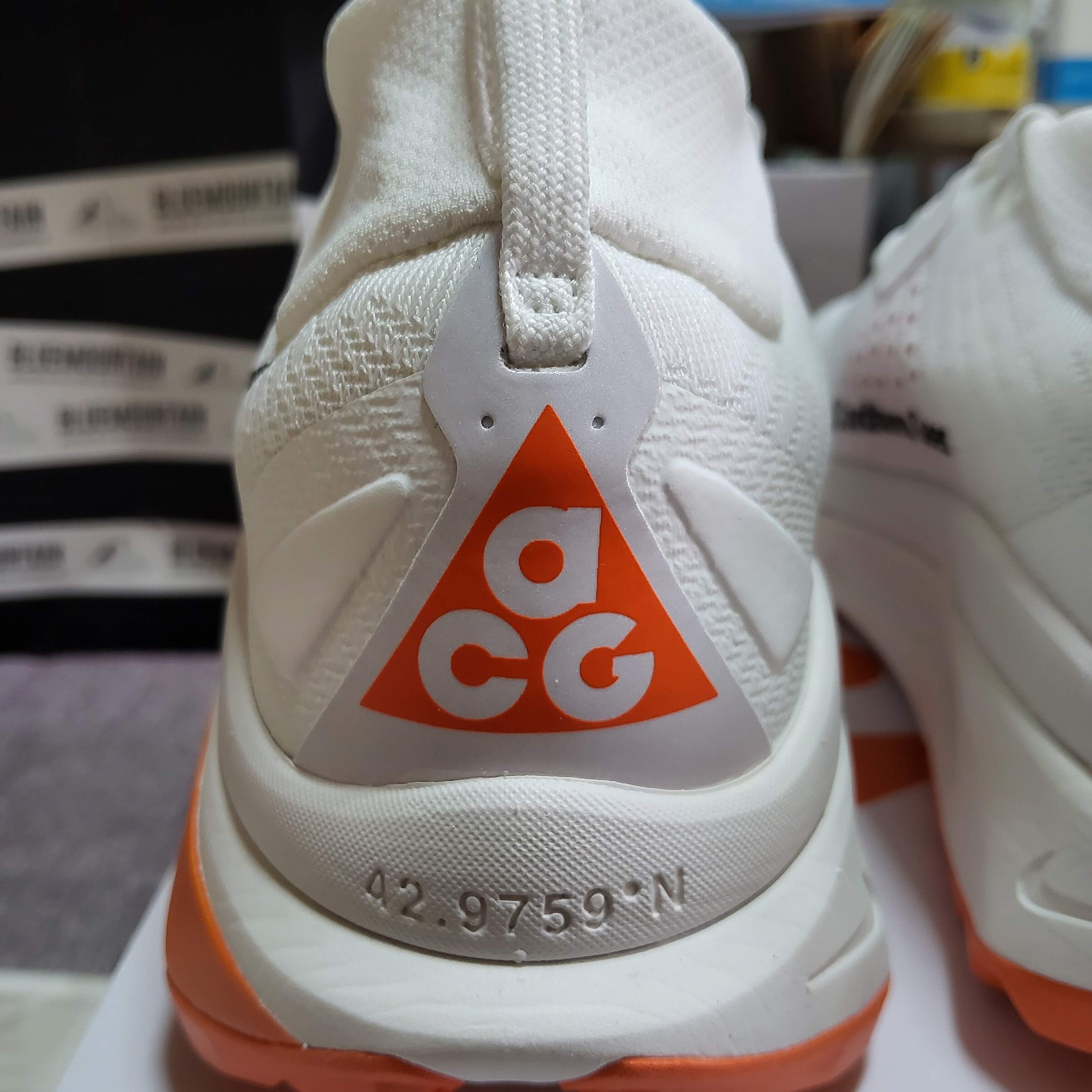 Nike ACG Zegama Summit White Phantom 착용 스타일 - 7