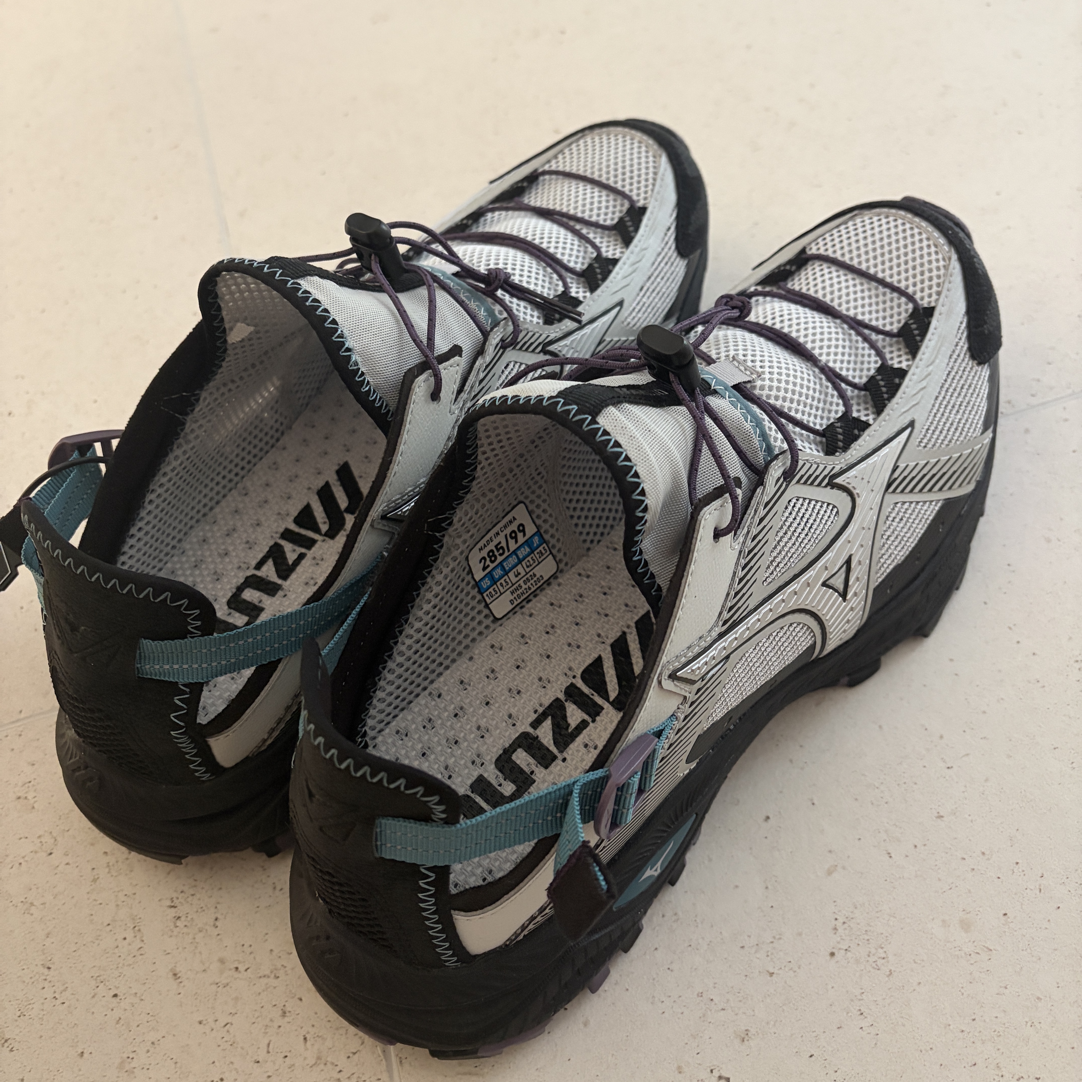 Mizuno Racer Trail SE V2 Gorpcore Silver Black 착용 스타일 - 2