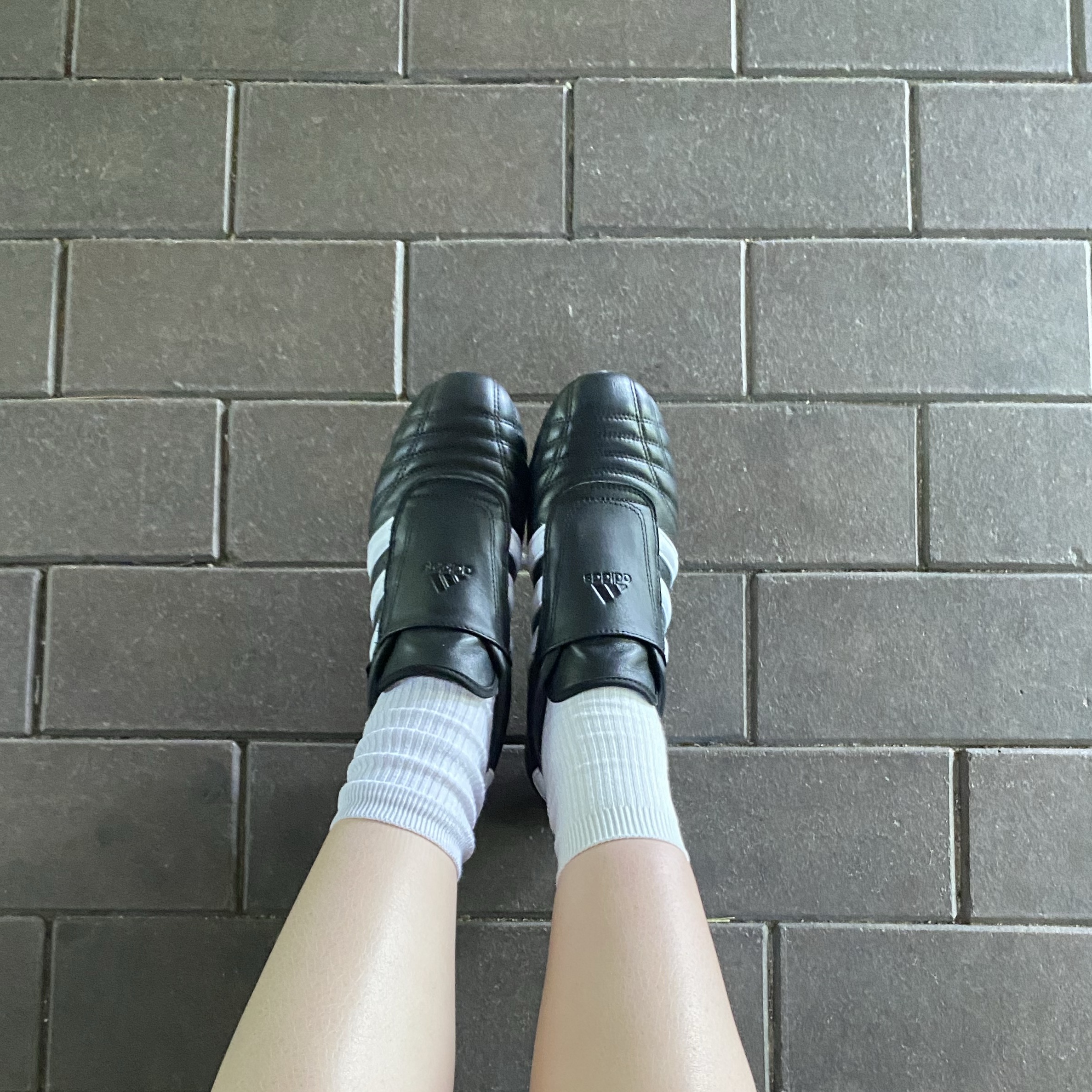 (W) Adidas Taekwondo Core Black Cloud White 착용 스타일 - 1