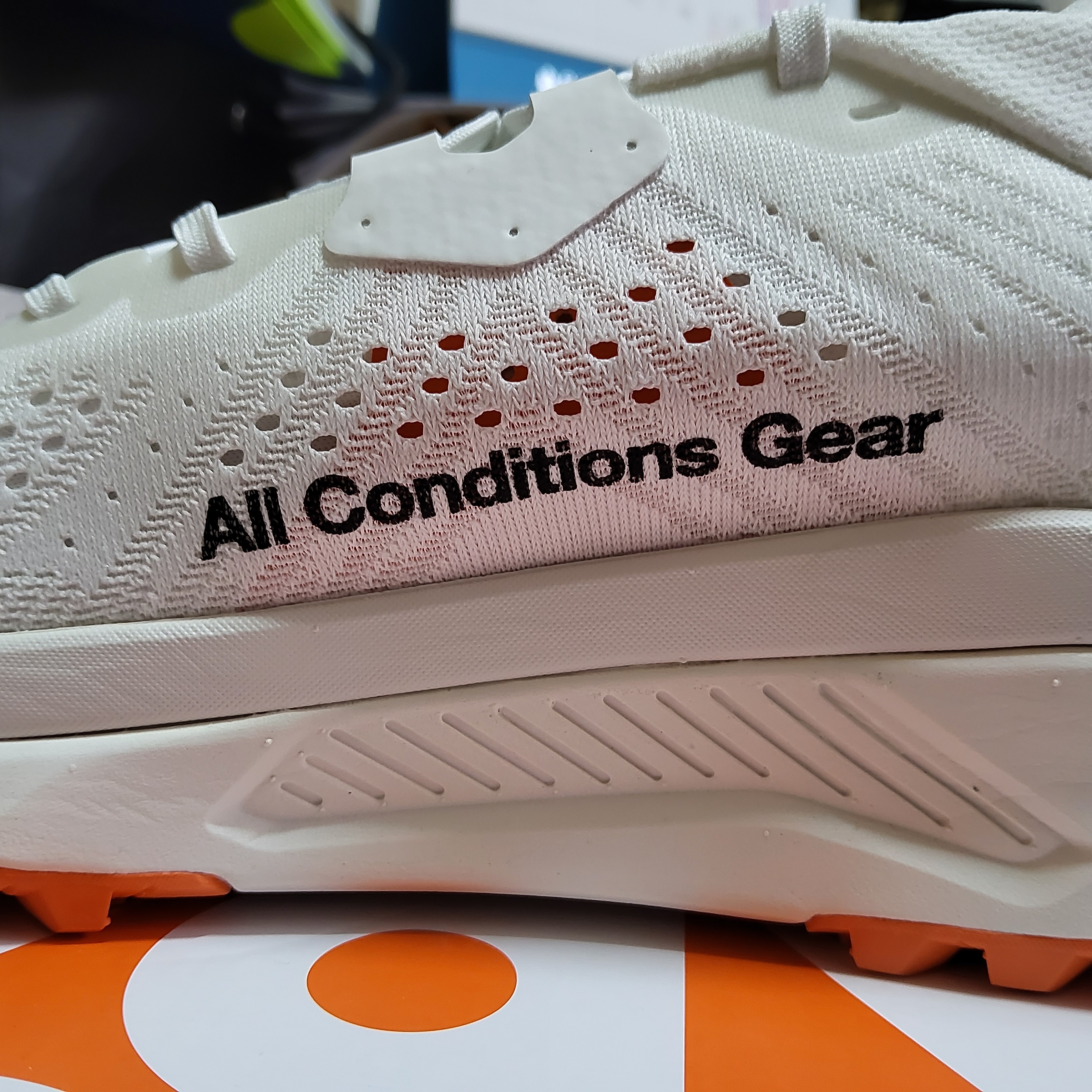 Nike ACG Zegama Summit White Phantom 착용 스타일 - 5
