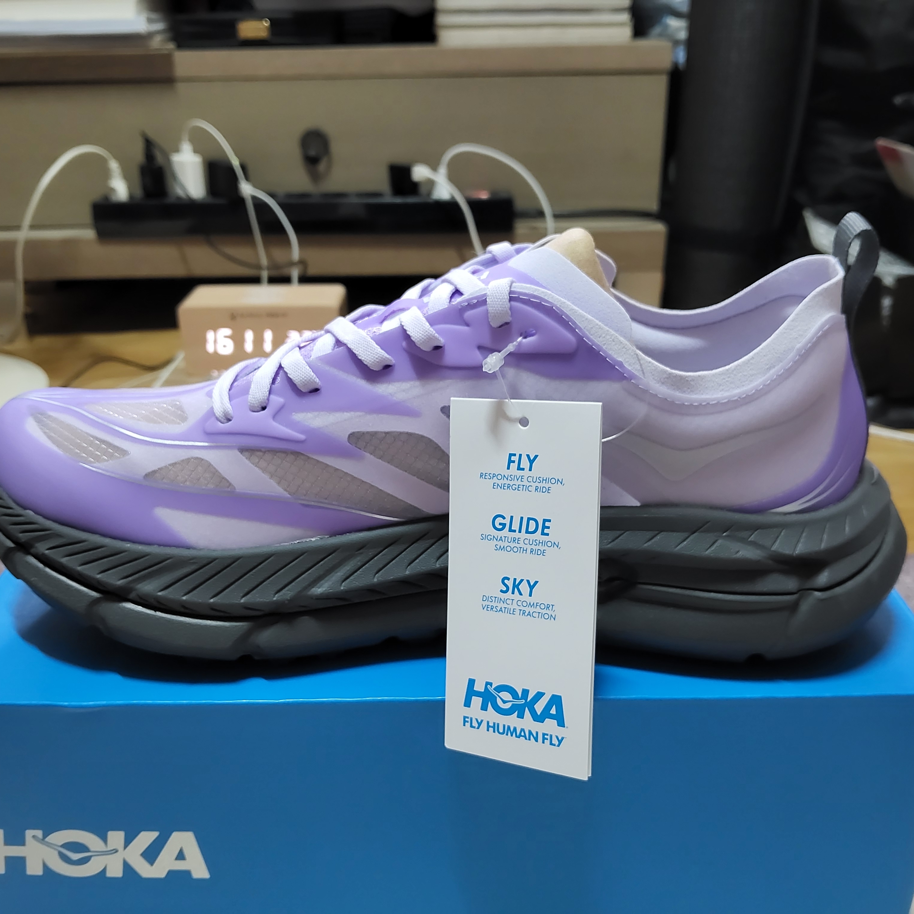 Hoka Mafate Speed 4 Lite Starlight Glow Aster Flower 착용 스타일 - 3