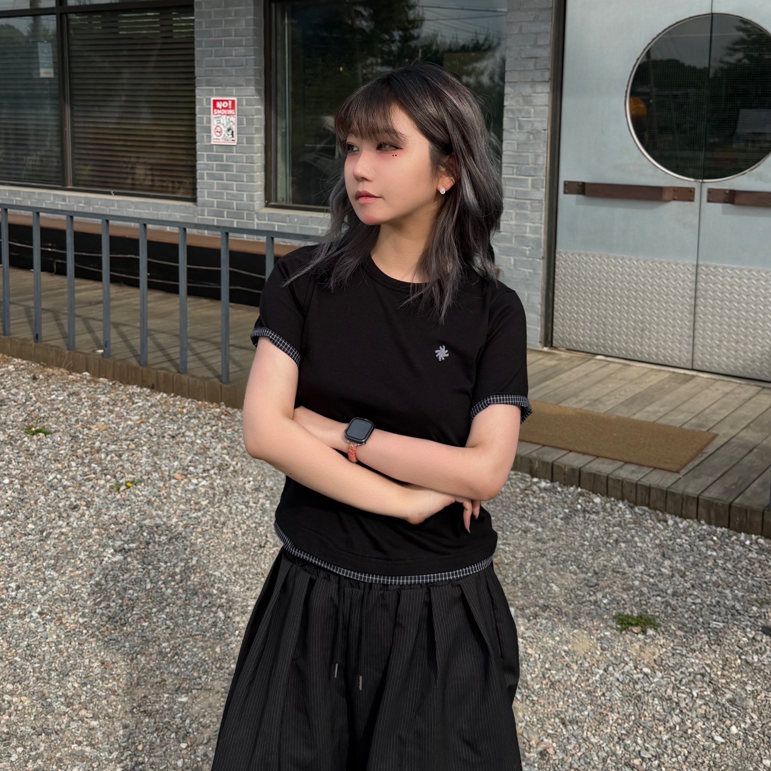 SLOW RECORD HOUSE Layered Check Roll-Up T-Shirt Black 착용 스타일 - 1