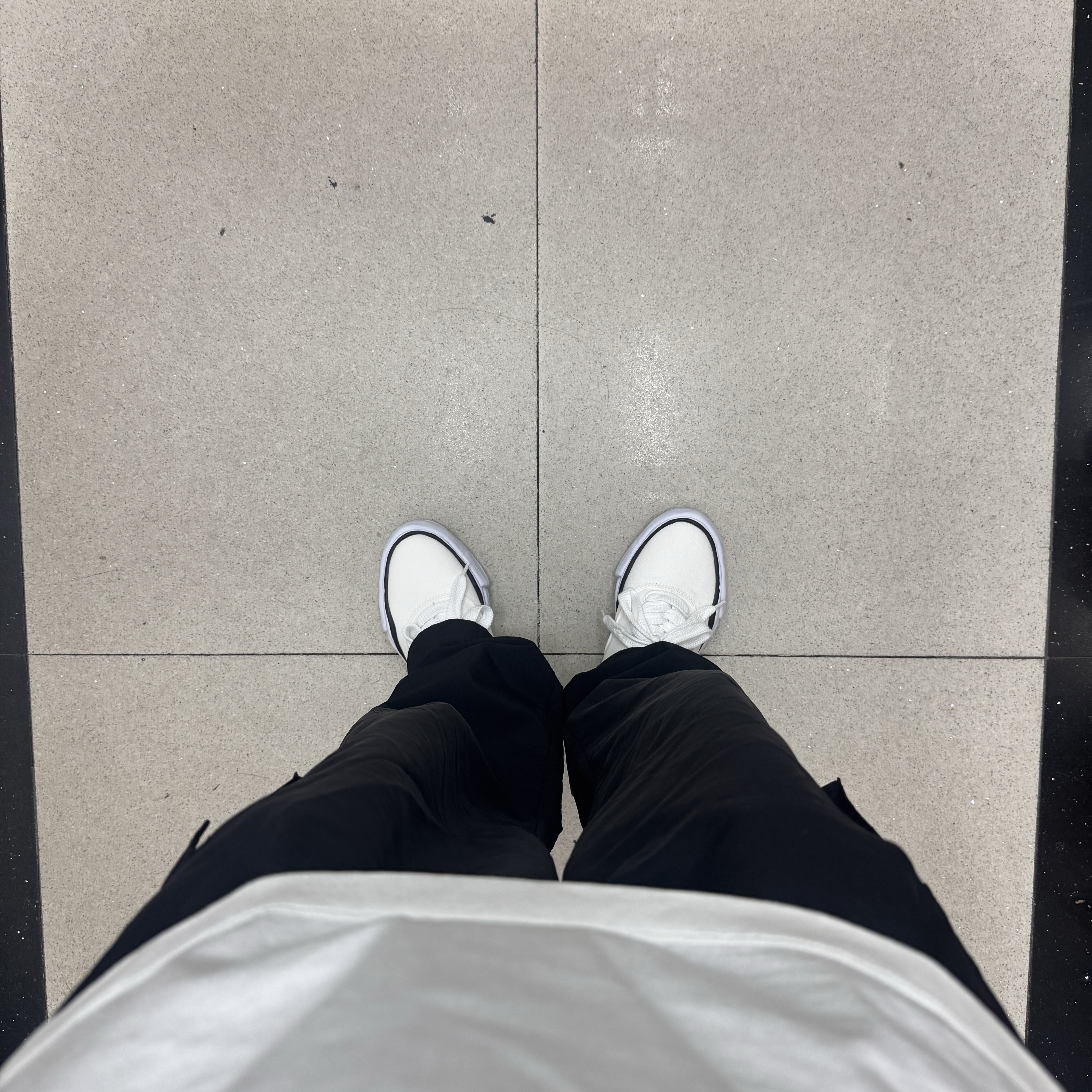 Maison Mihara Yasuhiro Baker OG Sole Canvas Low Cut Sneakers White, Wooyoungmi Cotton Back Logo T-Shirt White - 25SS 착용 스타일 - 1