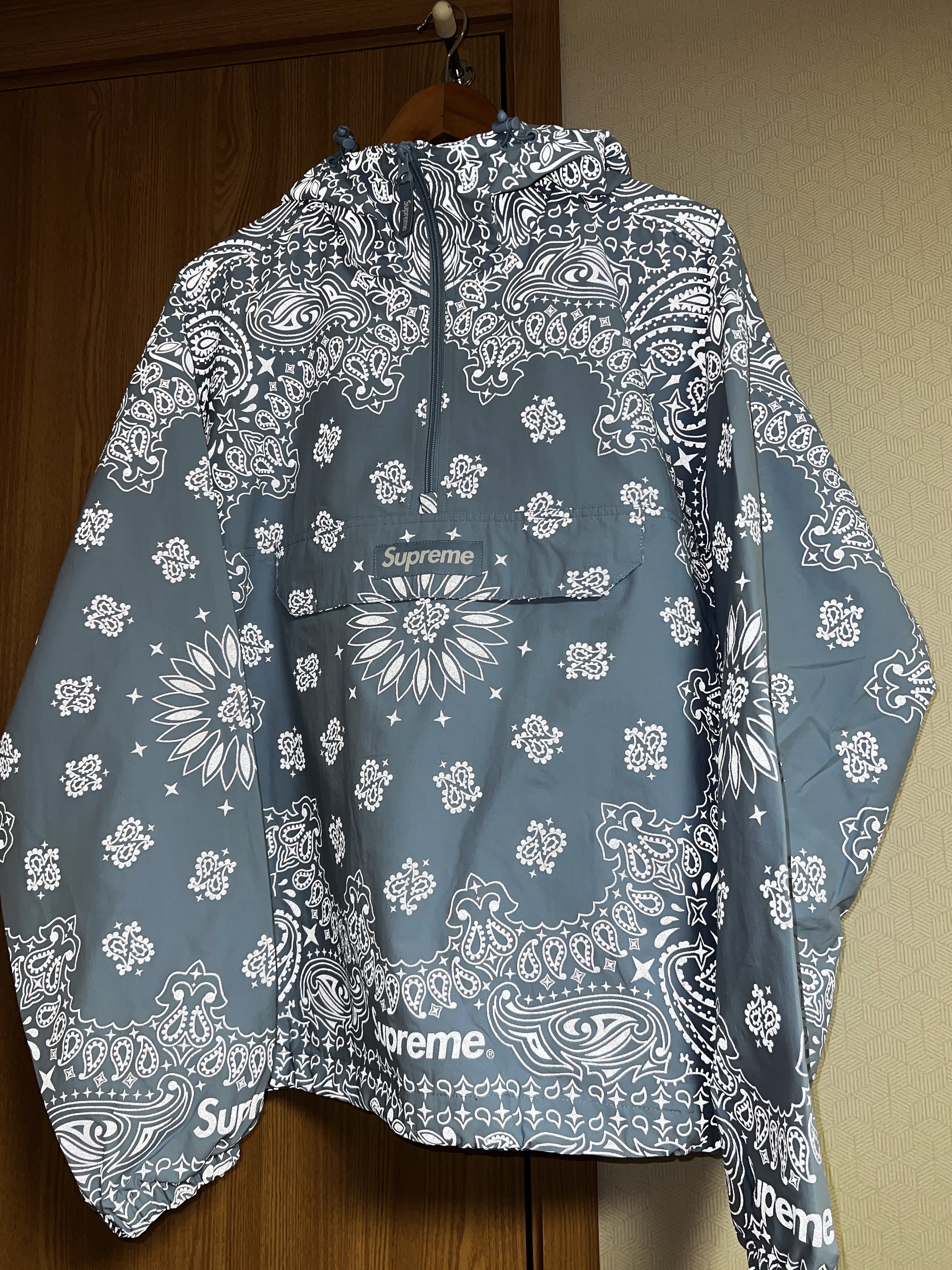 Supreme Reflective Bandana Anorak Light Blue - 26SS 착용 스타일 - 2