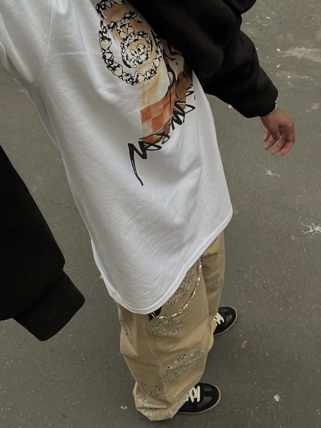 Stussy x Denim Tears SS Wreath Chino Khaki 착용 스타일