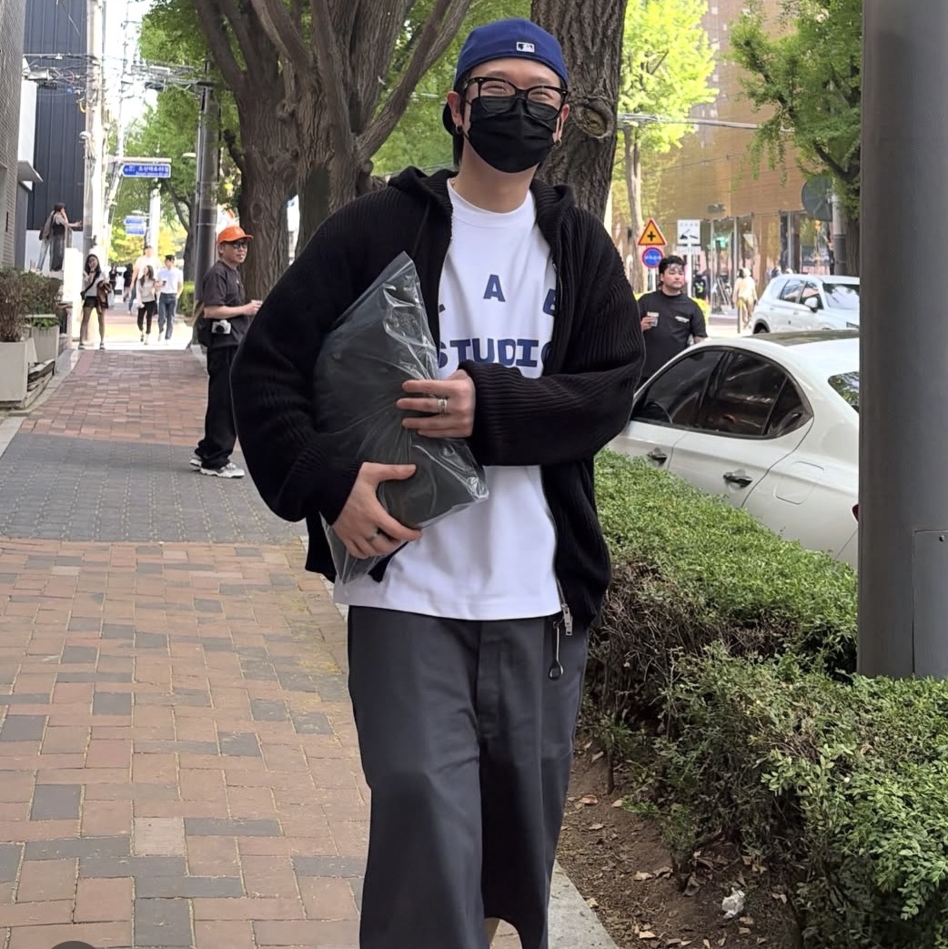 IAB Studio Joke T-Shirt White Navy - Dosan Store Exclusive 착용 스타일