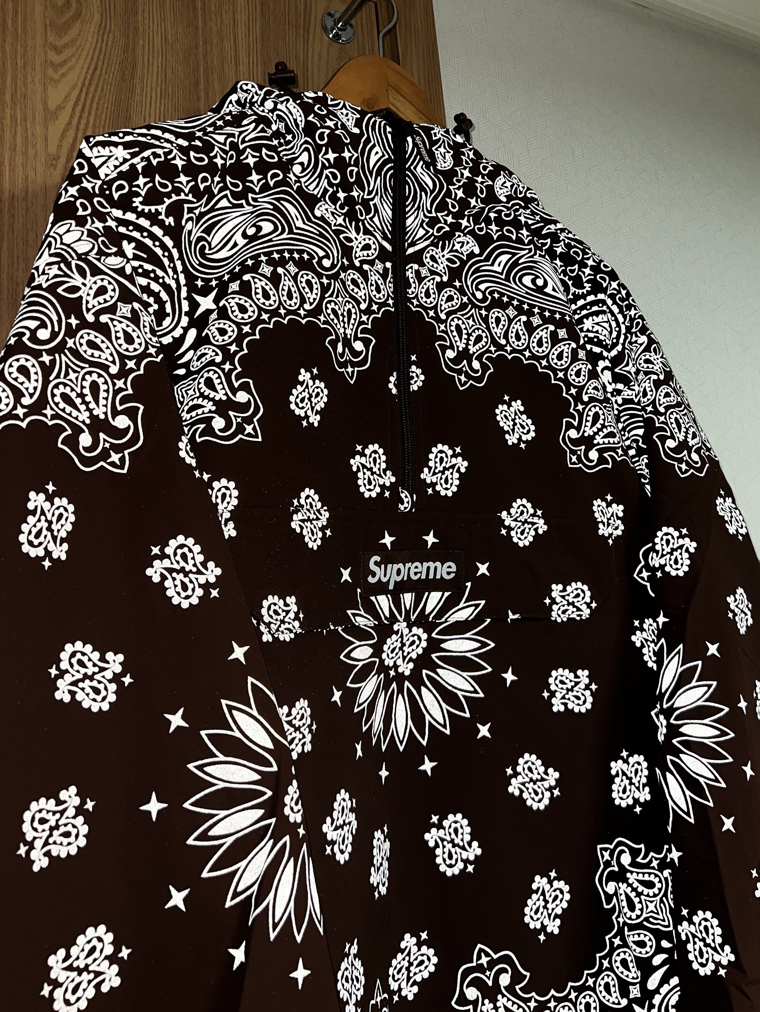 Supreme Reflective Bandana Anorak Brown - 26SS 착용 스타일 - 3