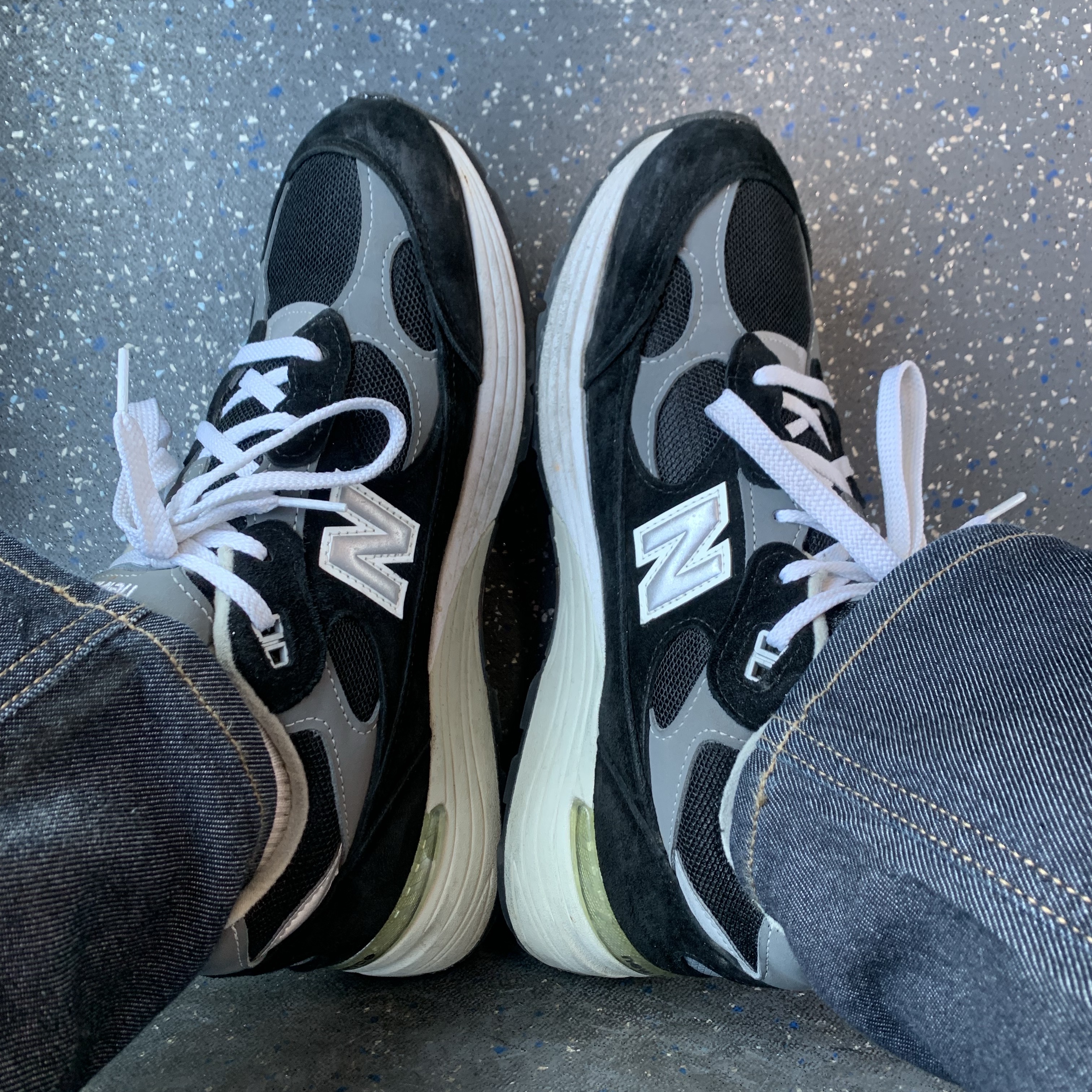 New Balance 992 Made in USA Black Grey 착용 스타일 - 4