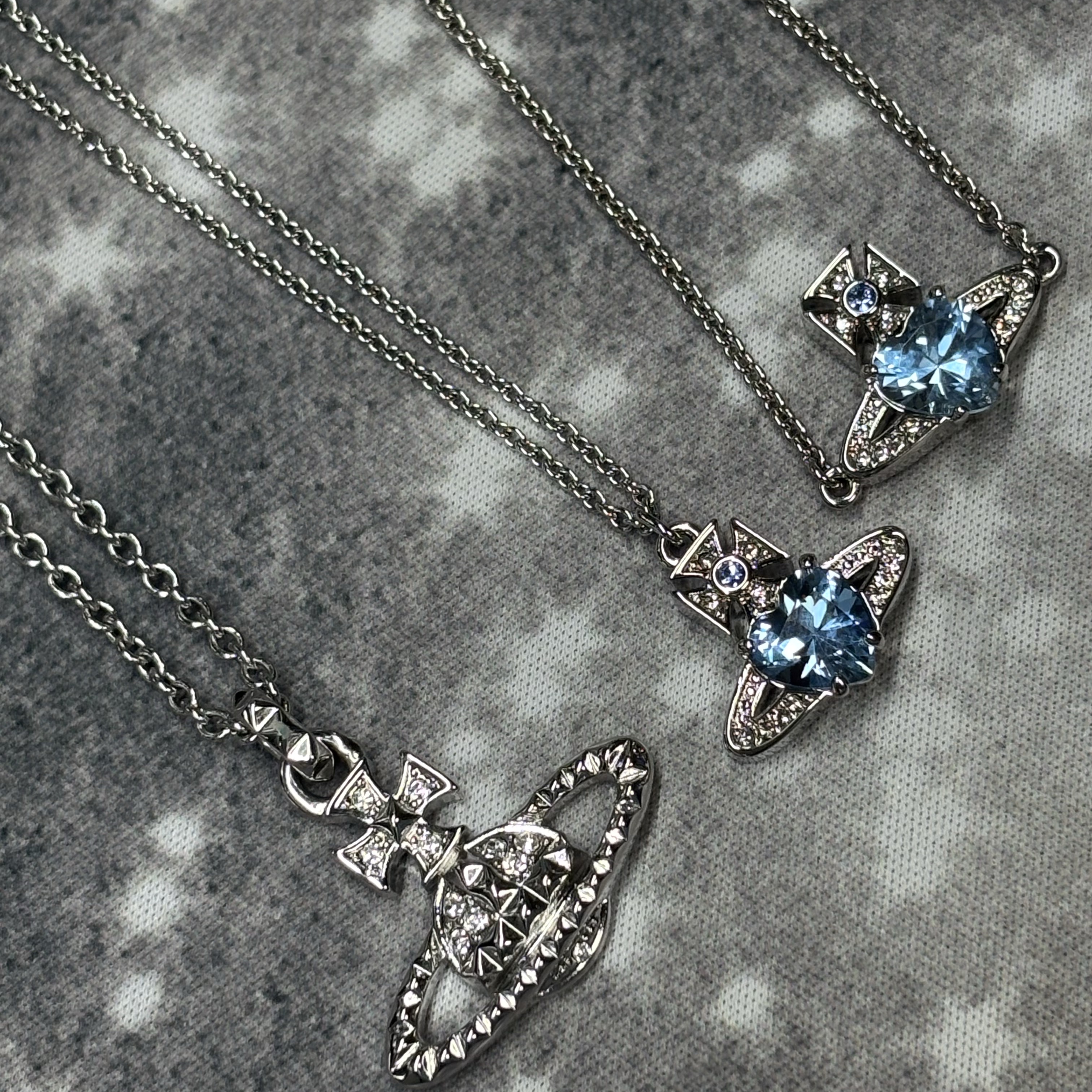 Vivienne Westwood Ariella Pendant Necklace Platinum Aquamarine CZ Light Sapphire Black 착용 스타일