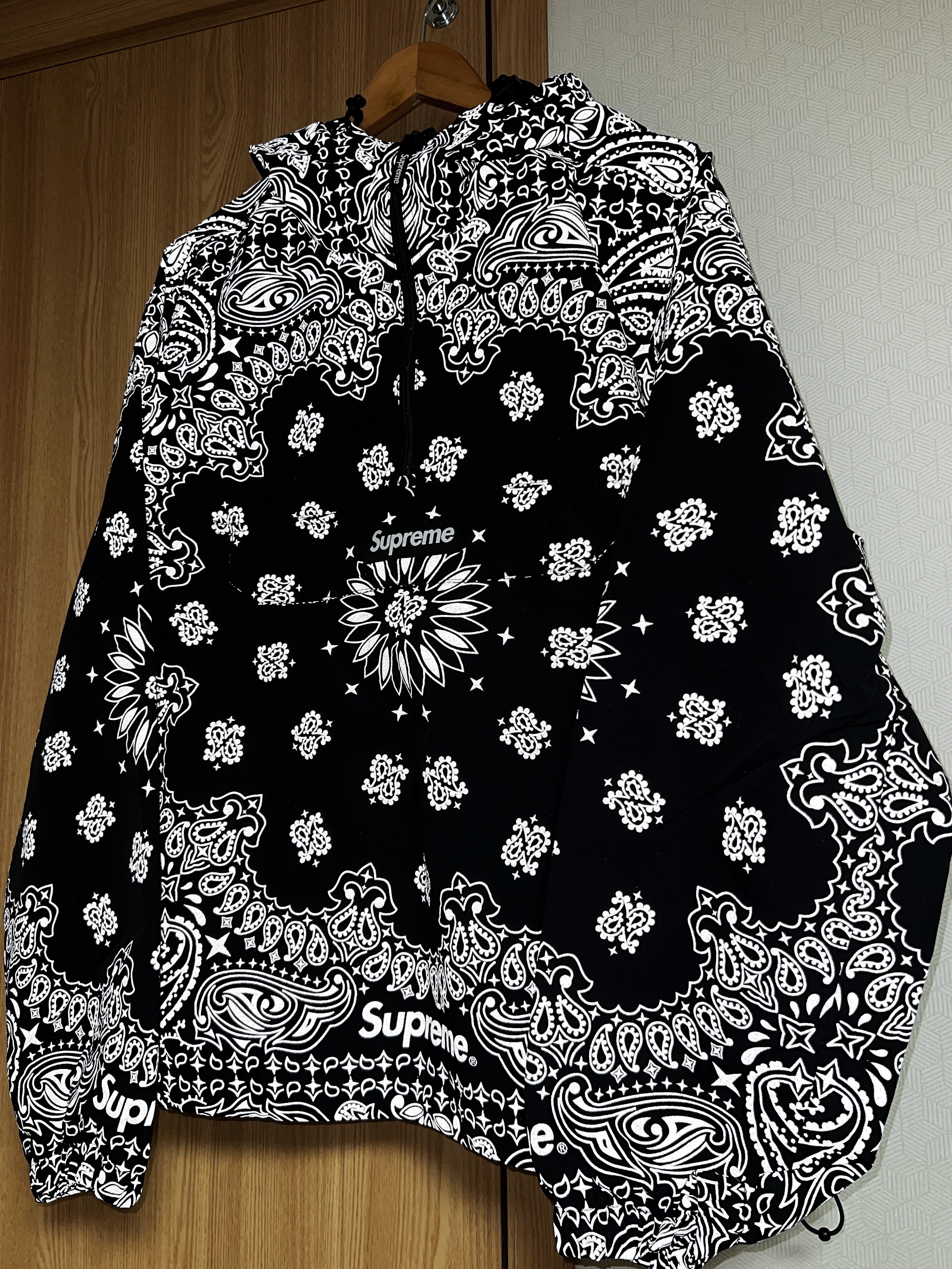Supreme Reflective Bandana Anorak Black - 26SS 착용 스타일 - 2