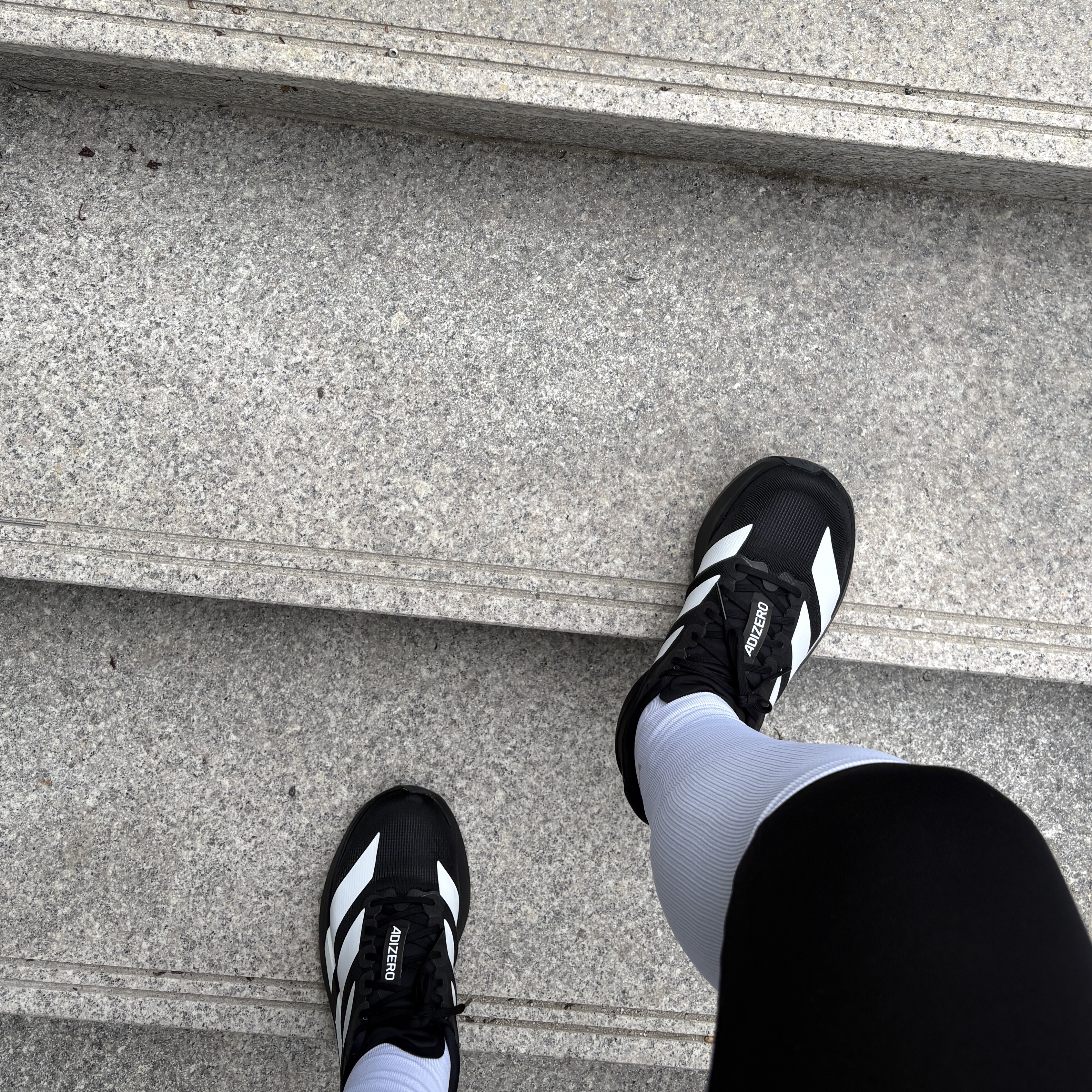 Adidas Adizero EVO SL Core Black Cloud White 착용 스타일