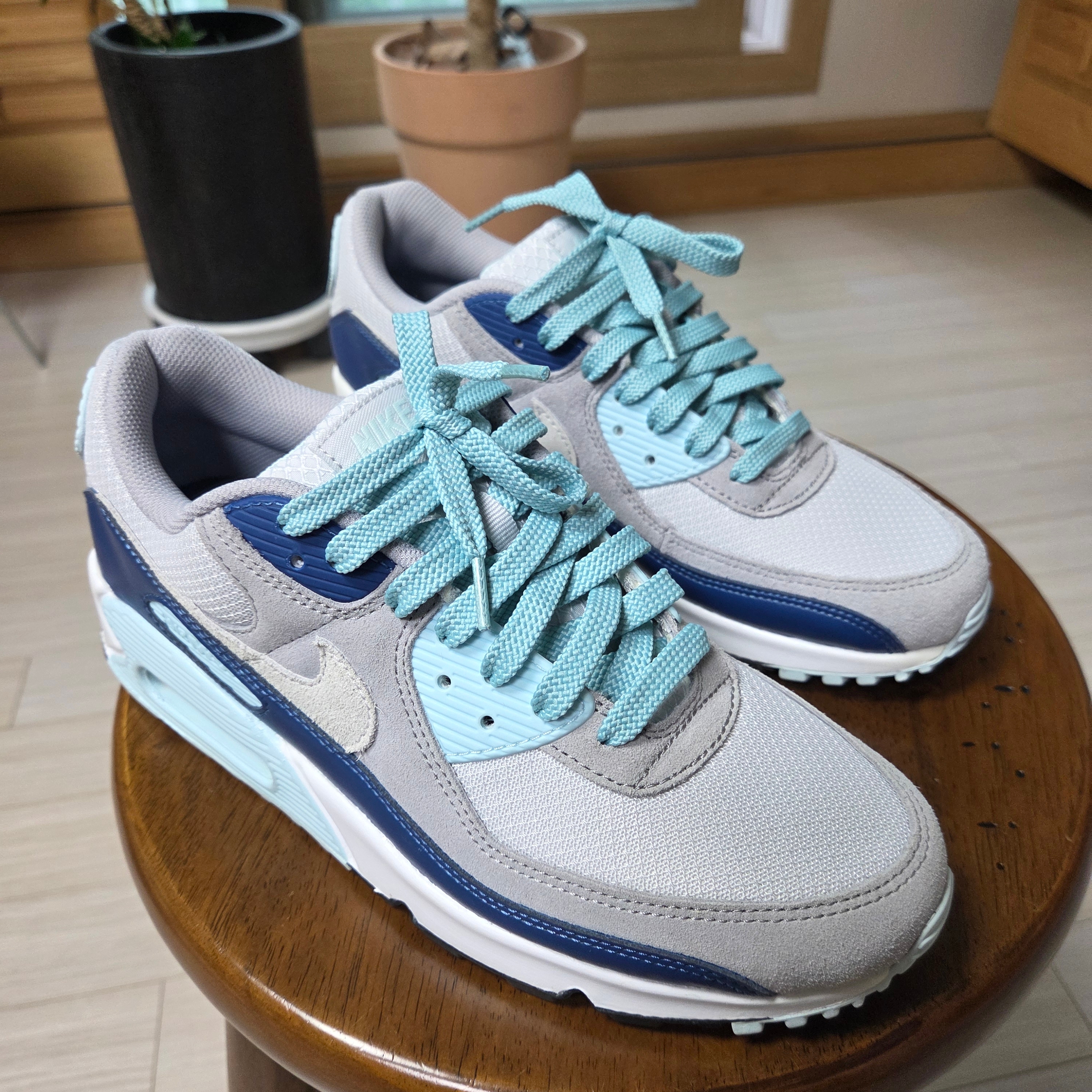 Nike Air Max 90 Pure Platinum Glacier Blue 착용 스타일