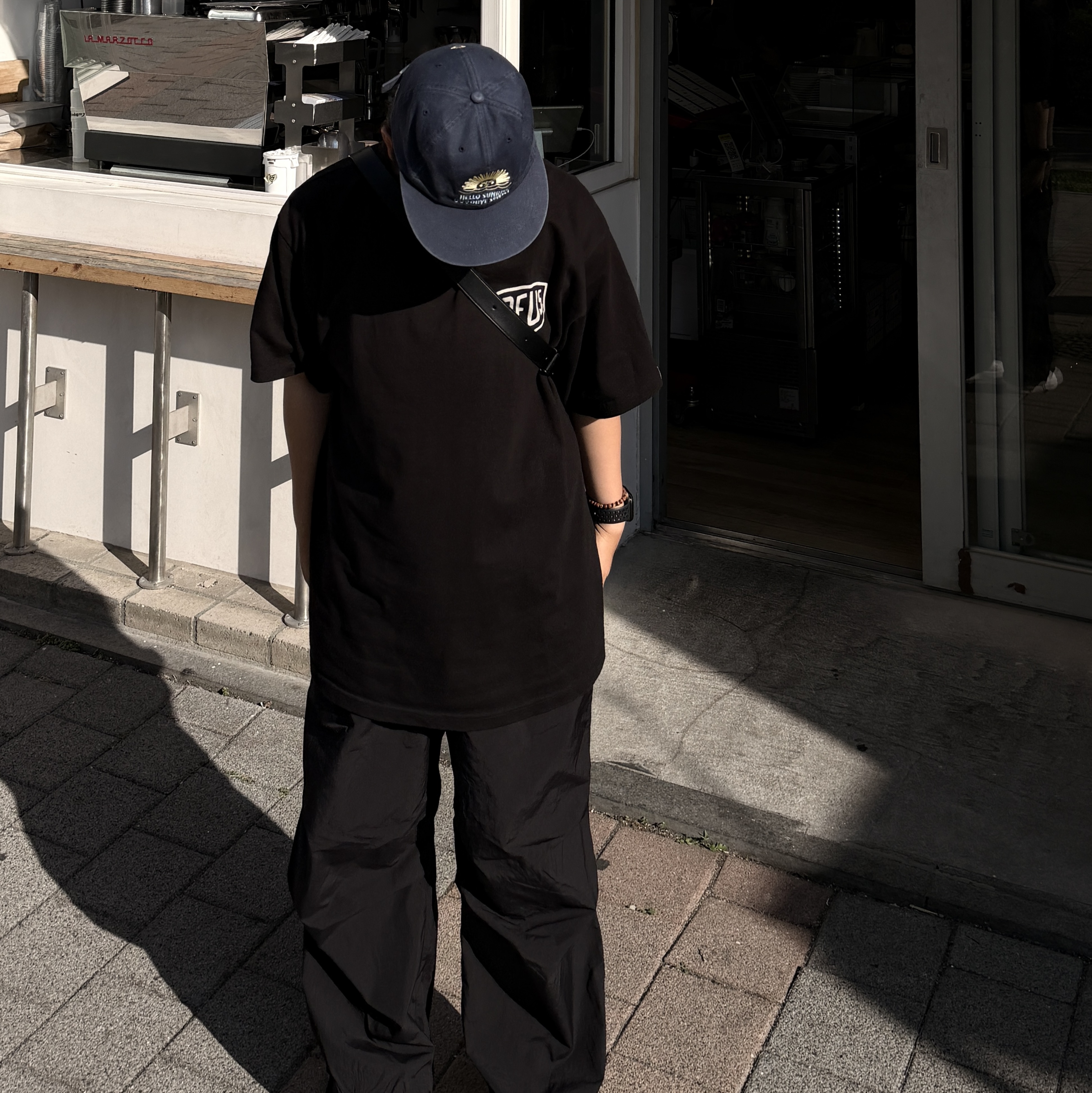 Hello Sunrise 90s Logo 6Panel Cap Navy, Deus Ex Machina Seoul College T-Shirt Black 착용 스타일