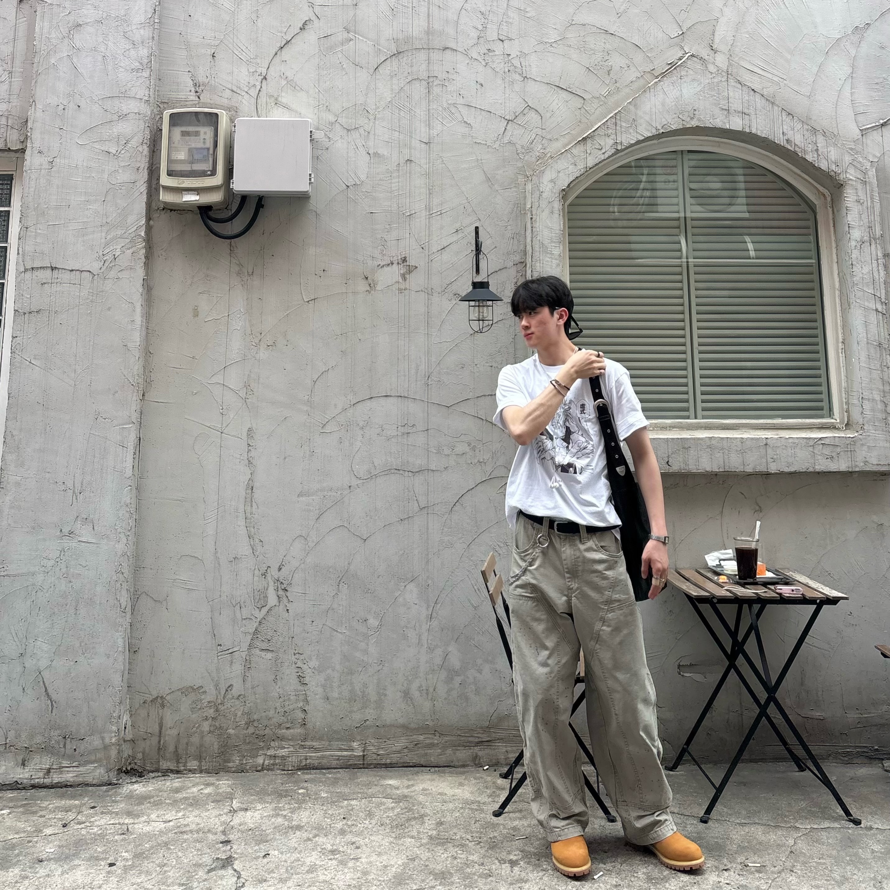 Casio LTP-V007D-4E, Uniqlo UT Shueisha 100th Anniversary Jujutsu Kaisen T-Shirt White 착용 스타일 - 2