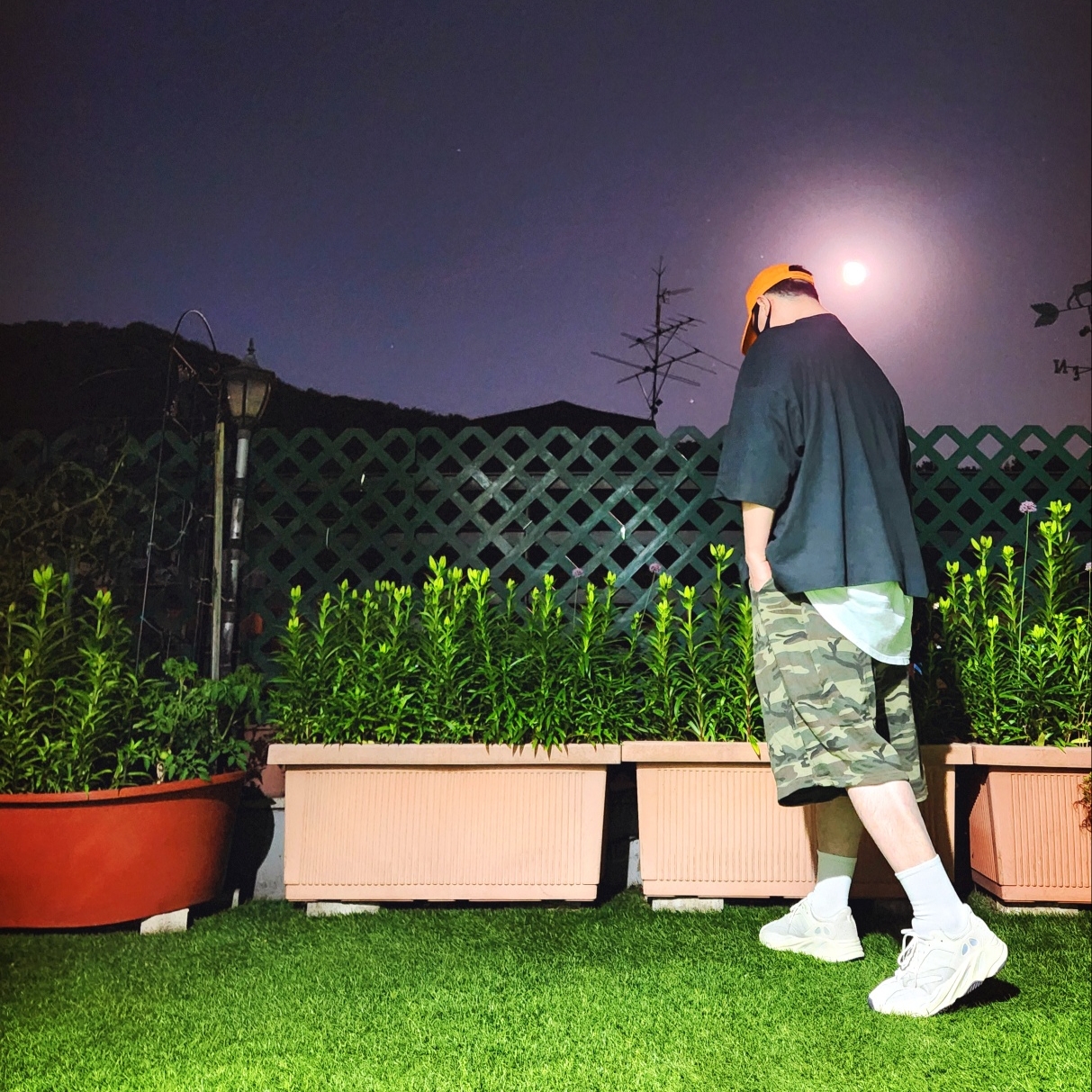 Yeezy Gap Engineered By Balenciaga Logo 3/4 Sleeve T-Shirt Black, Adidas Yeezy Boost 700 Analog 2019 착용 스타일 - 2