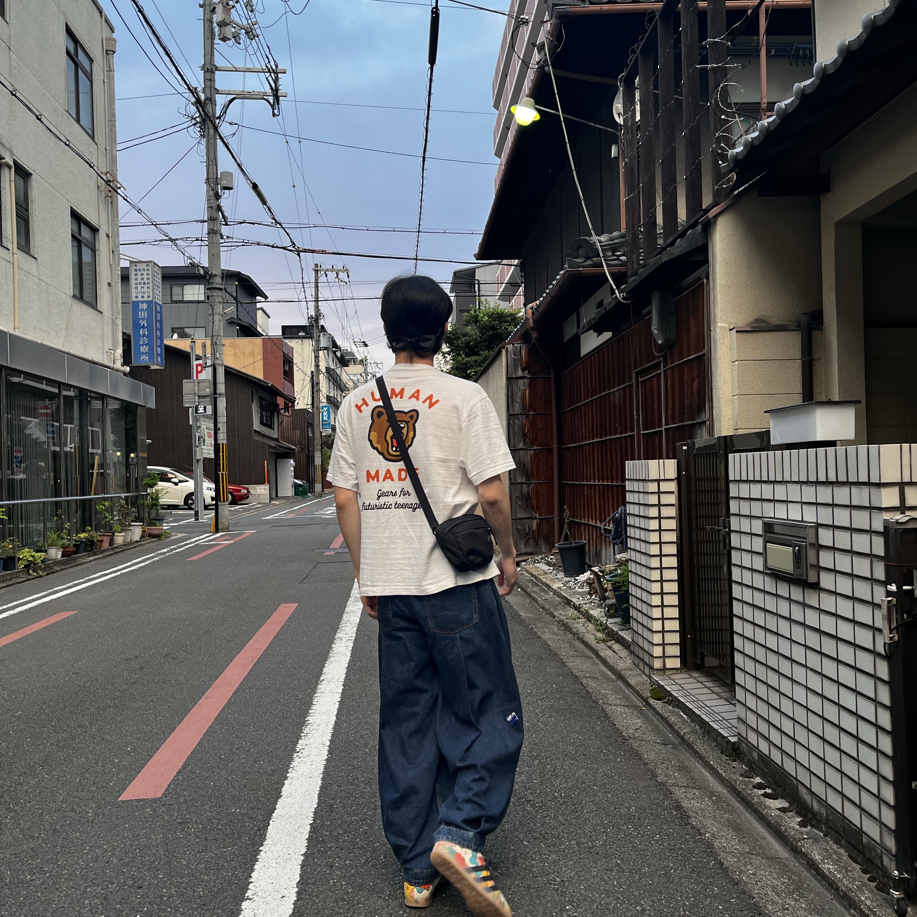 Adidas x Sean Wotherspoon Gazelle Indoor Ecru Tint, Zara x Ader Error Wide Leg Jeans Blue 착용 스타일