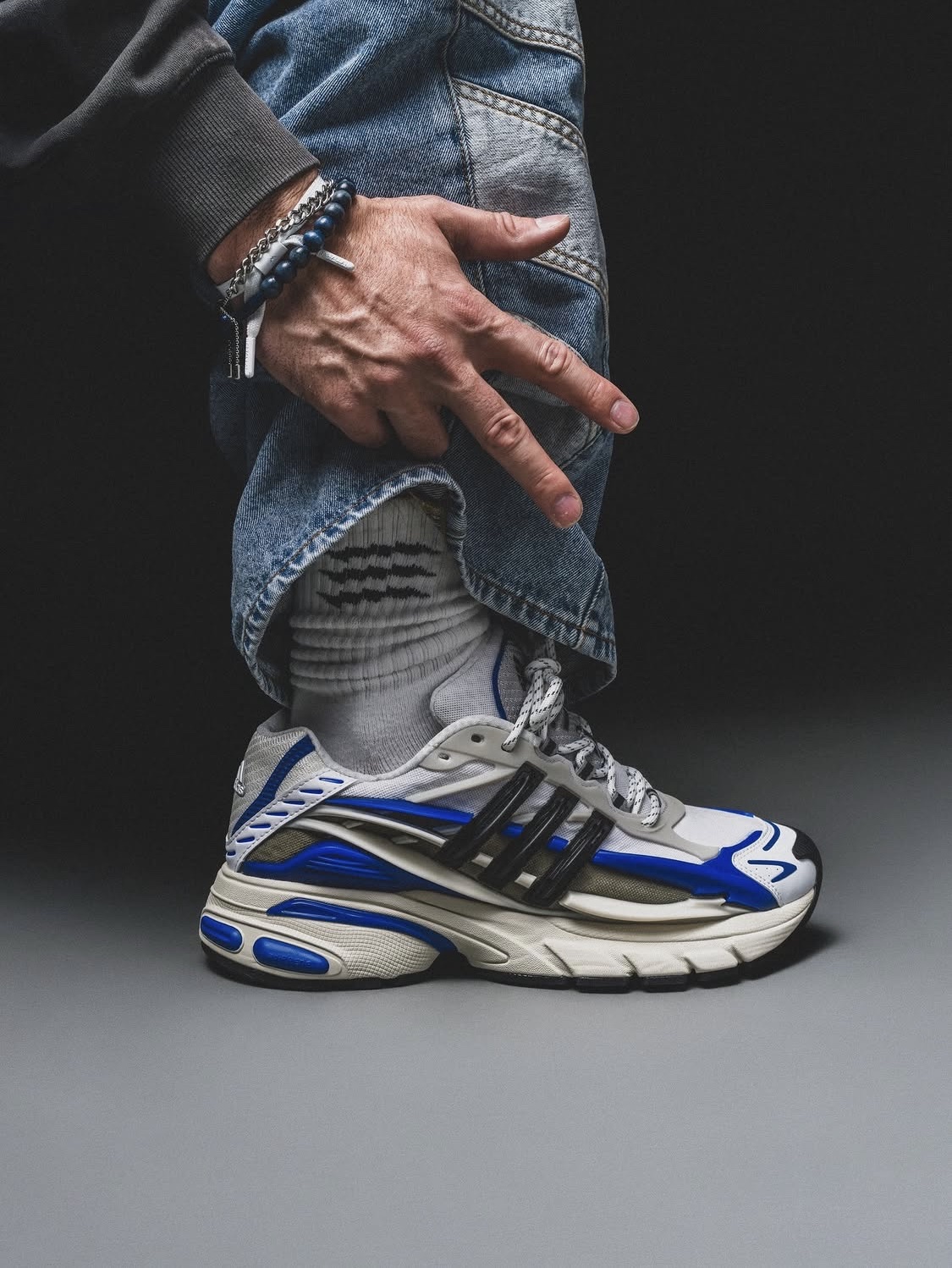 Adidas x Pharrell Williams Virginia Adistar Jellyfish Royal Blue Core Black 착용 스타일 - 5