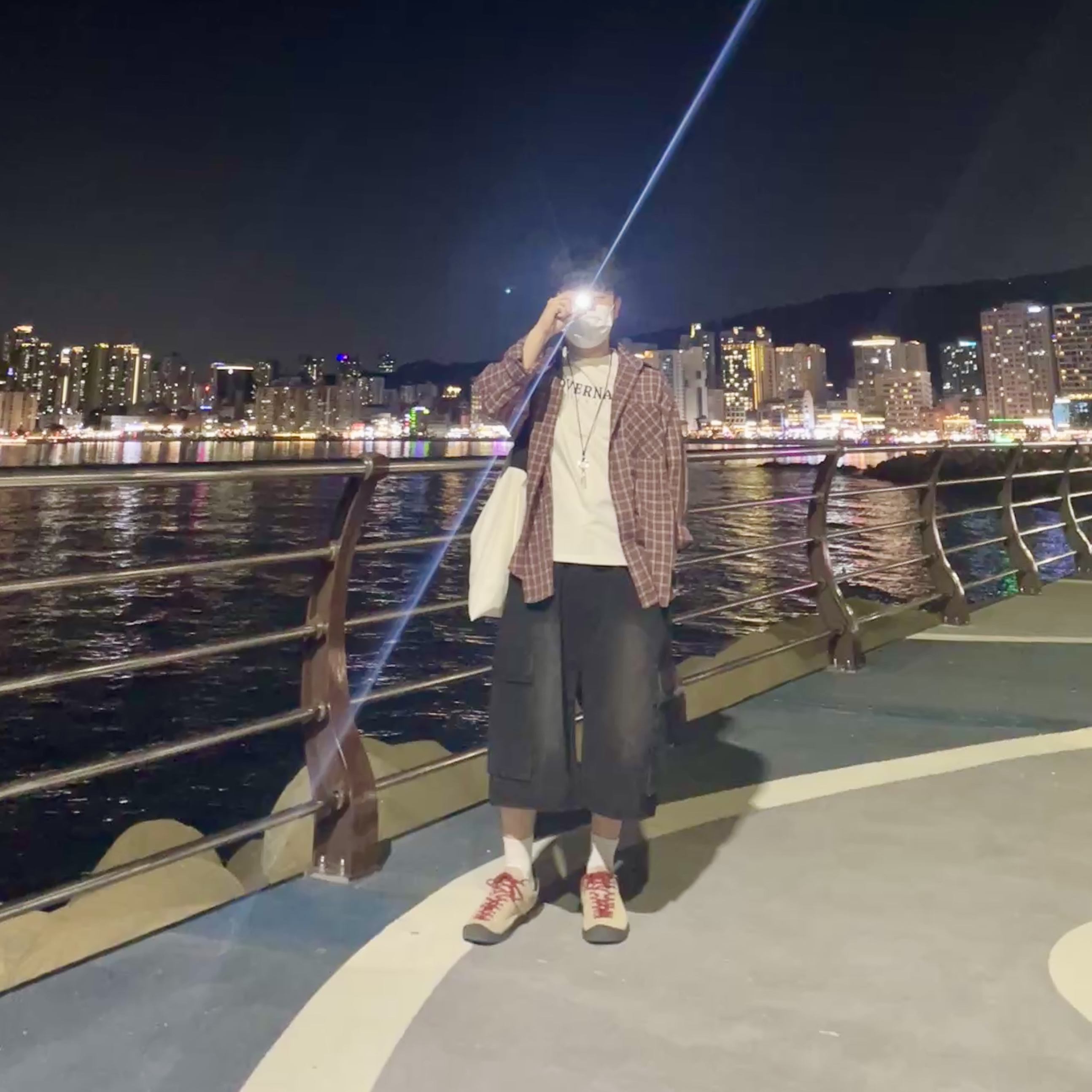 Keen Jasper Suede Sneakers Silver Mink 착용 스타일 - 2