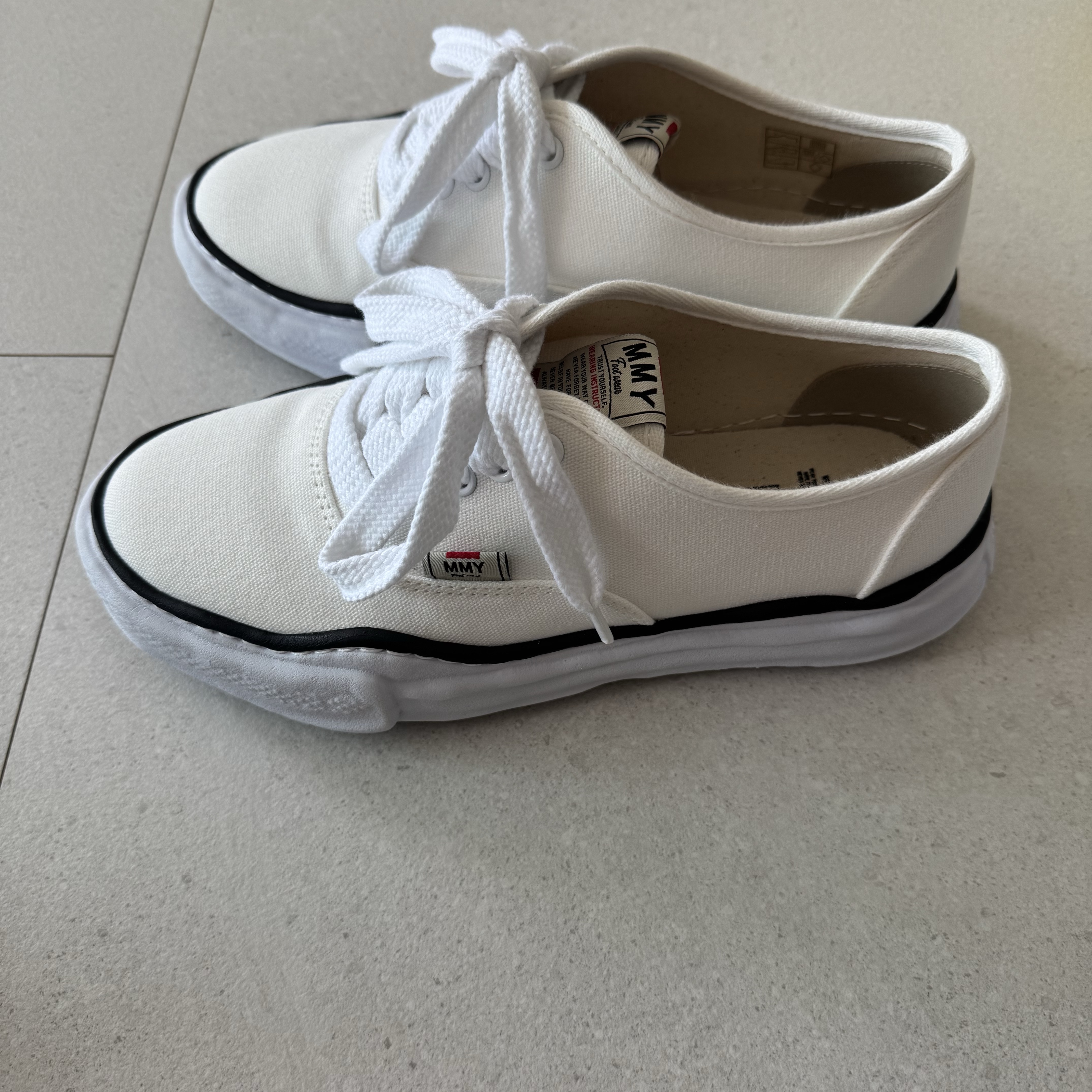 Maison Mihara Yasuhiro Baker OG Sole Canvas Low Cut Sneakers White, Wooyoungmi Cotton Back Logo T-Shirt White - 25SS 착용 스타일 - 2