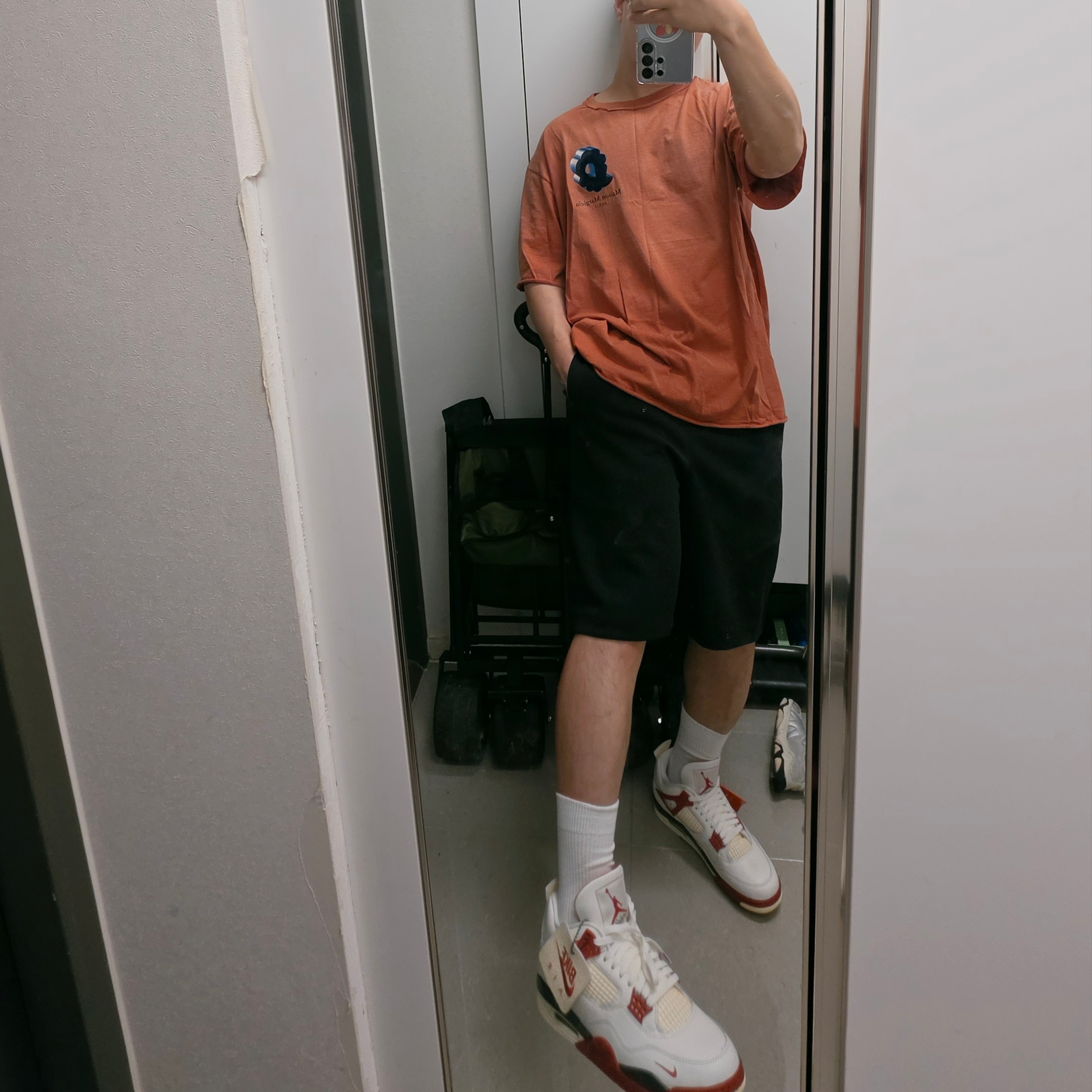 Jordan 4 x Nigel Sylvester Retro OG Brick After Brick 착용 스타일 - 1