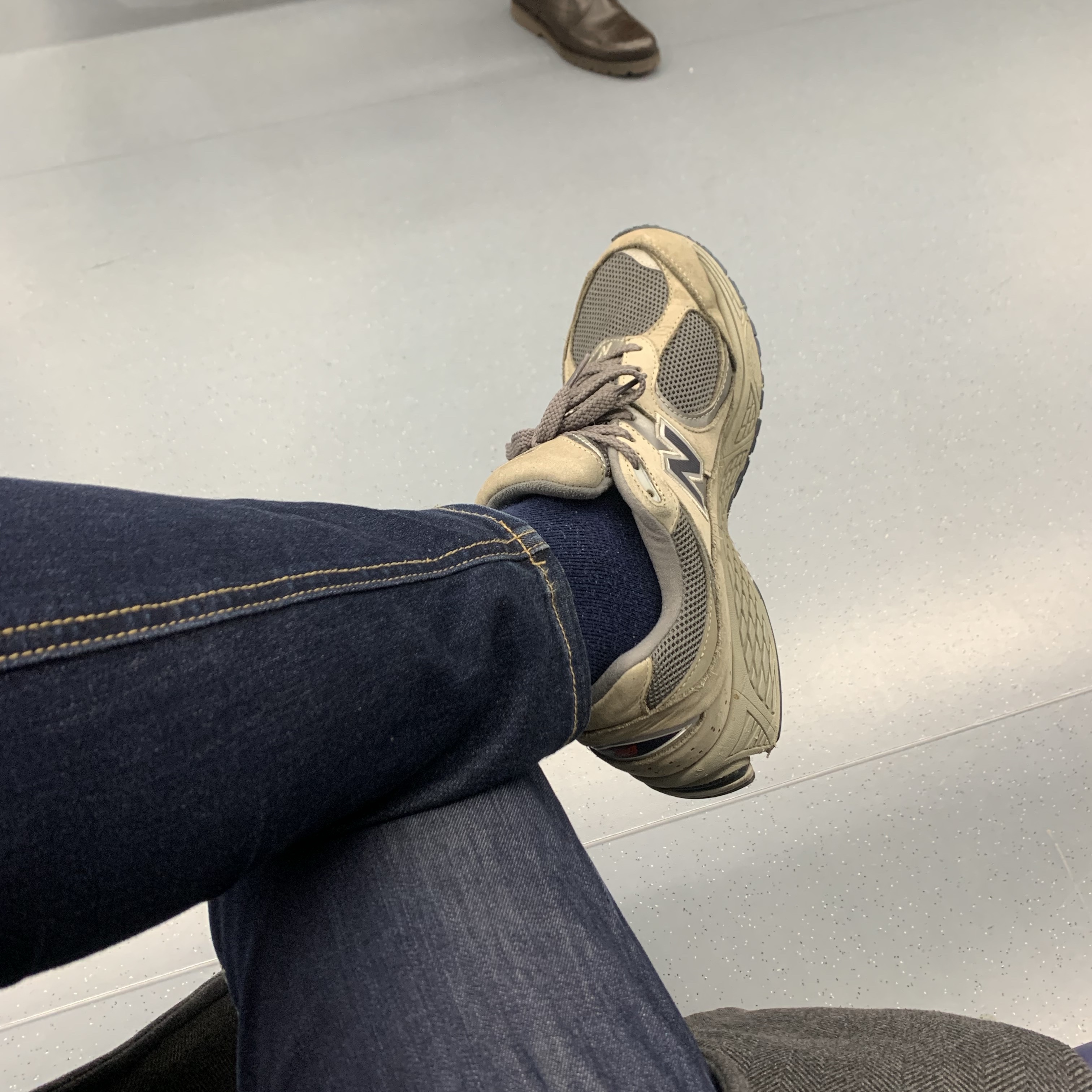 New Balance 2002R Gray 착용 스타일 - 3