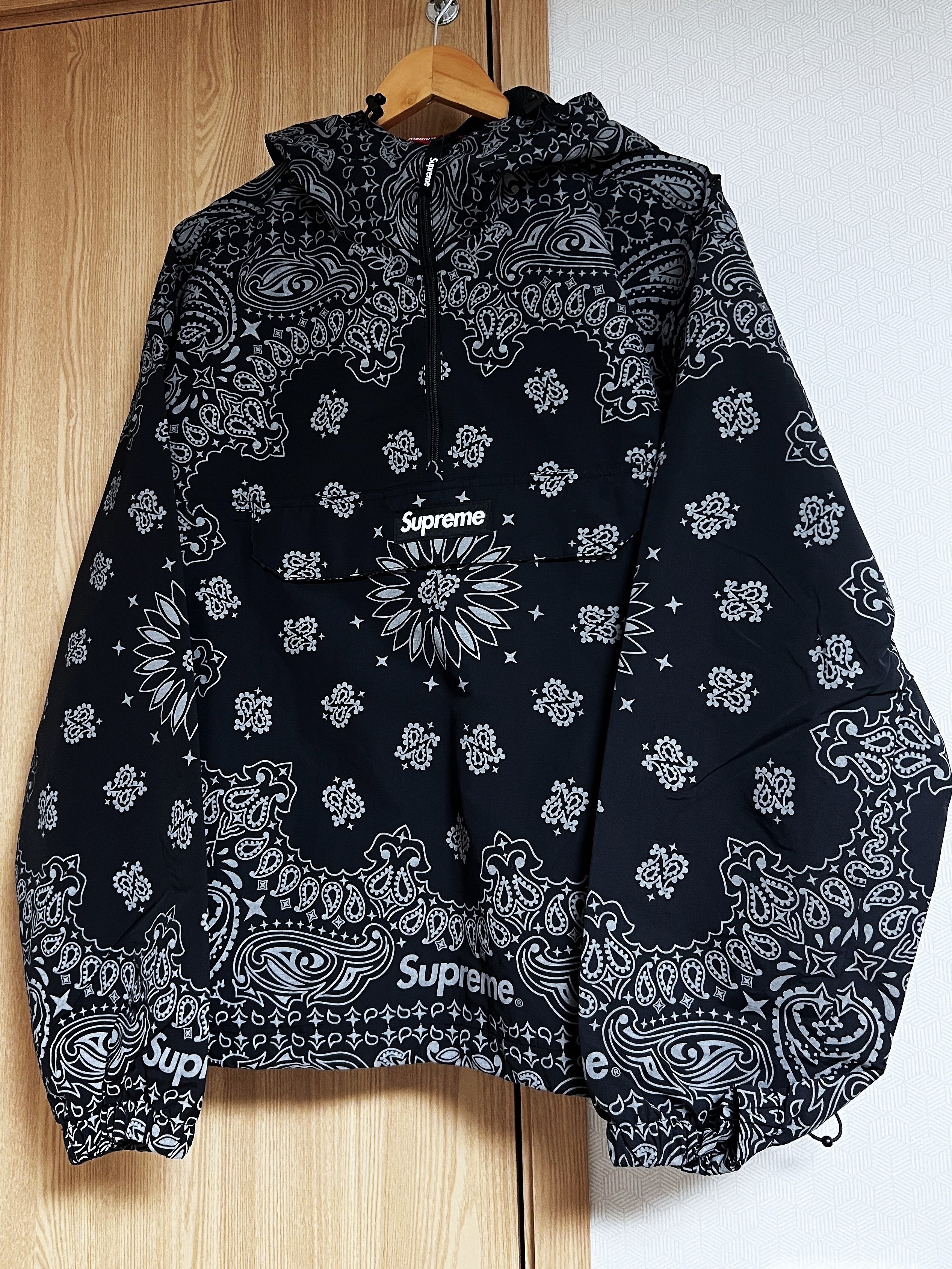 Supreme Reflective Bandana Anorak Black - 26SS 착용 스타일 - 1