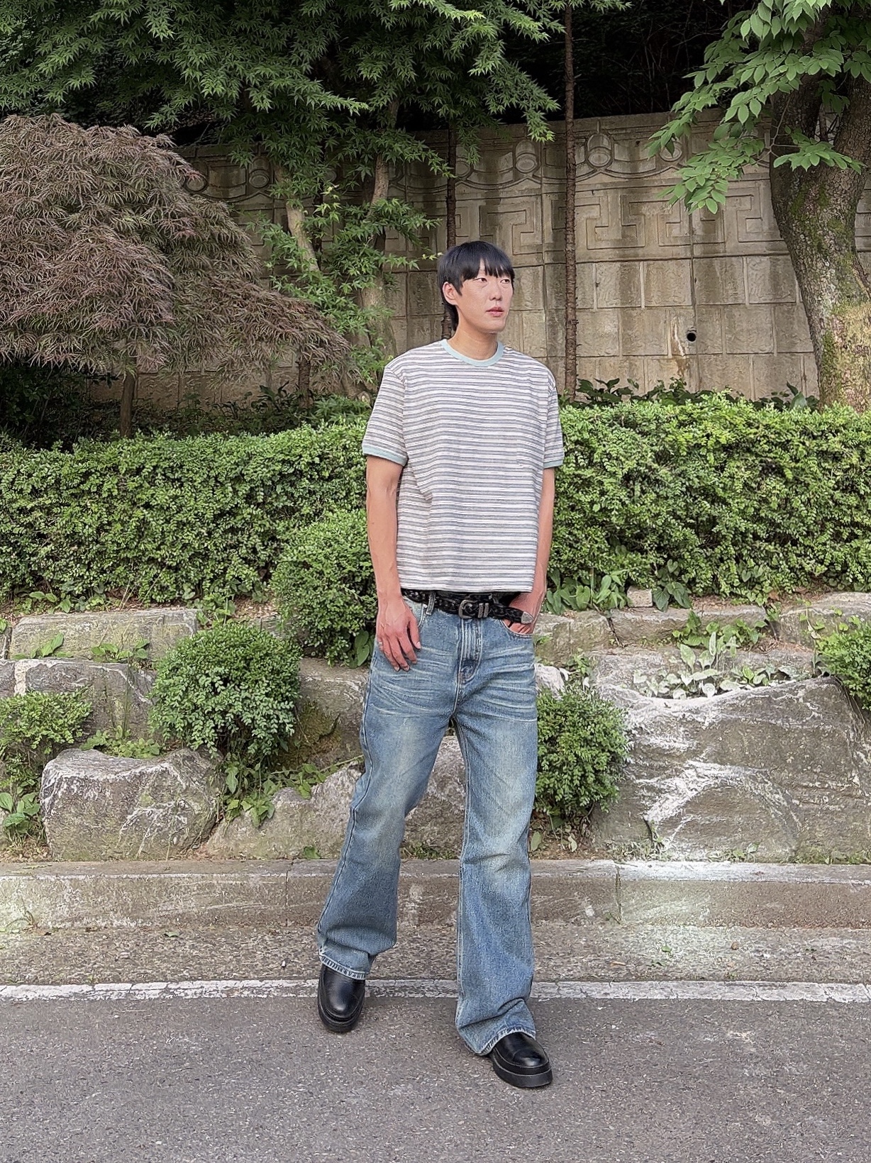 Haleine Relaxed Bootcut Washed Jean Light Blue (XB111) 착용 스타일 - 3