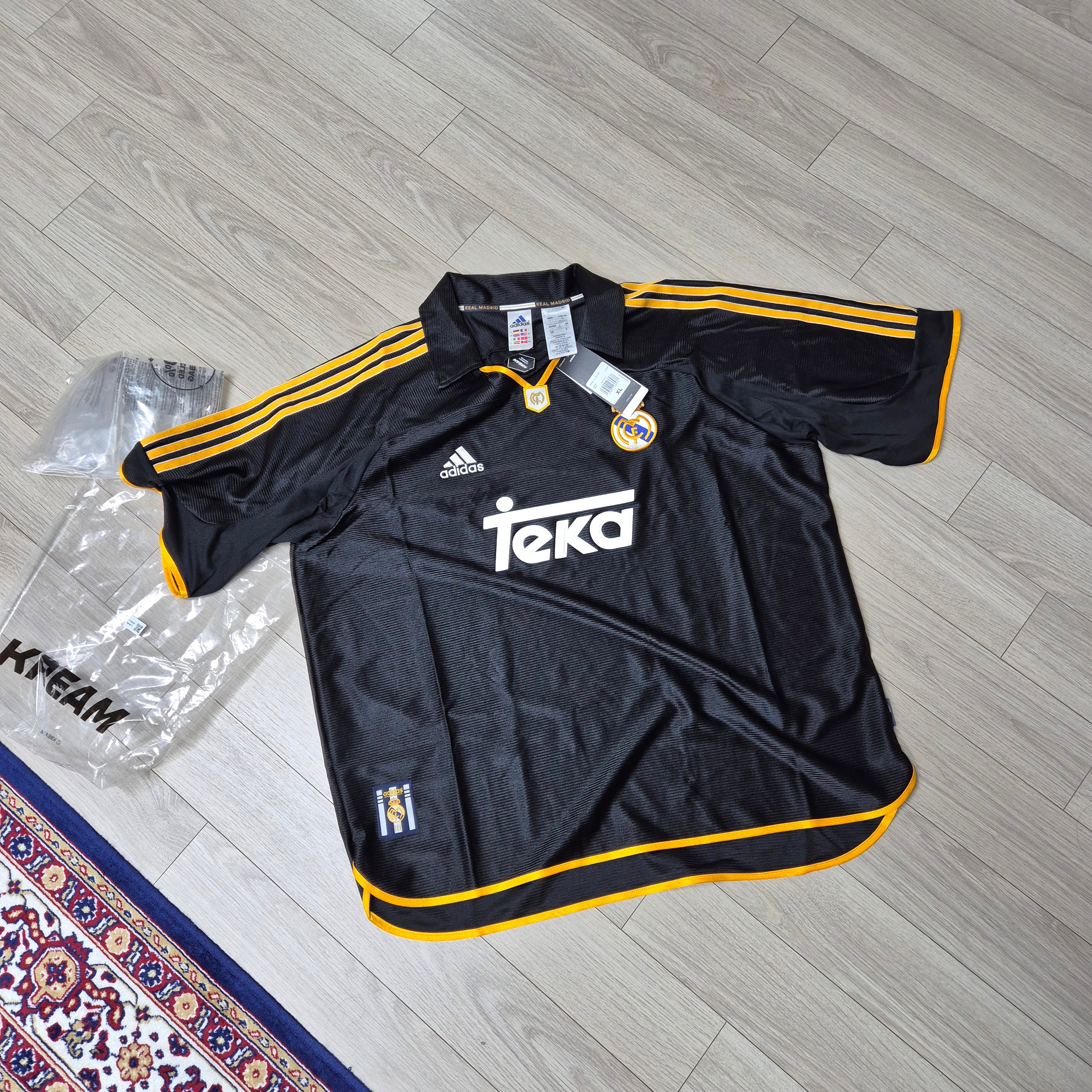 Adidas Real Madrid 99/00 Away Jersey Black - KR Sizing (Non Marking Ver.) 착용 스타일 - 1