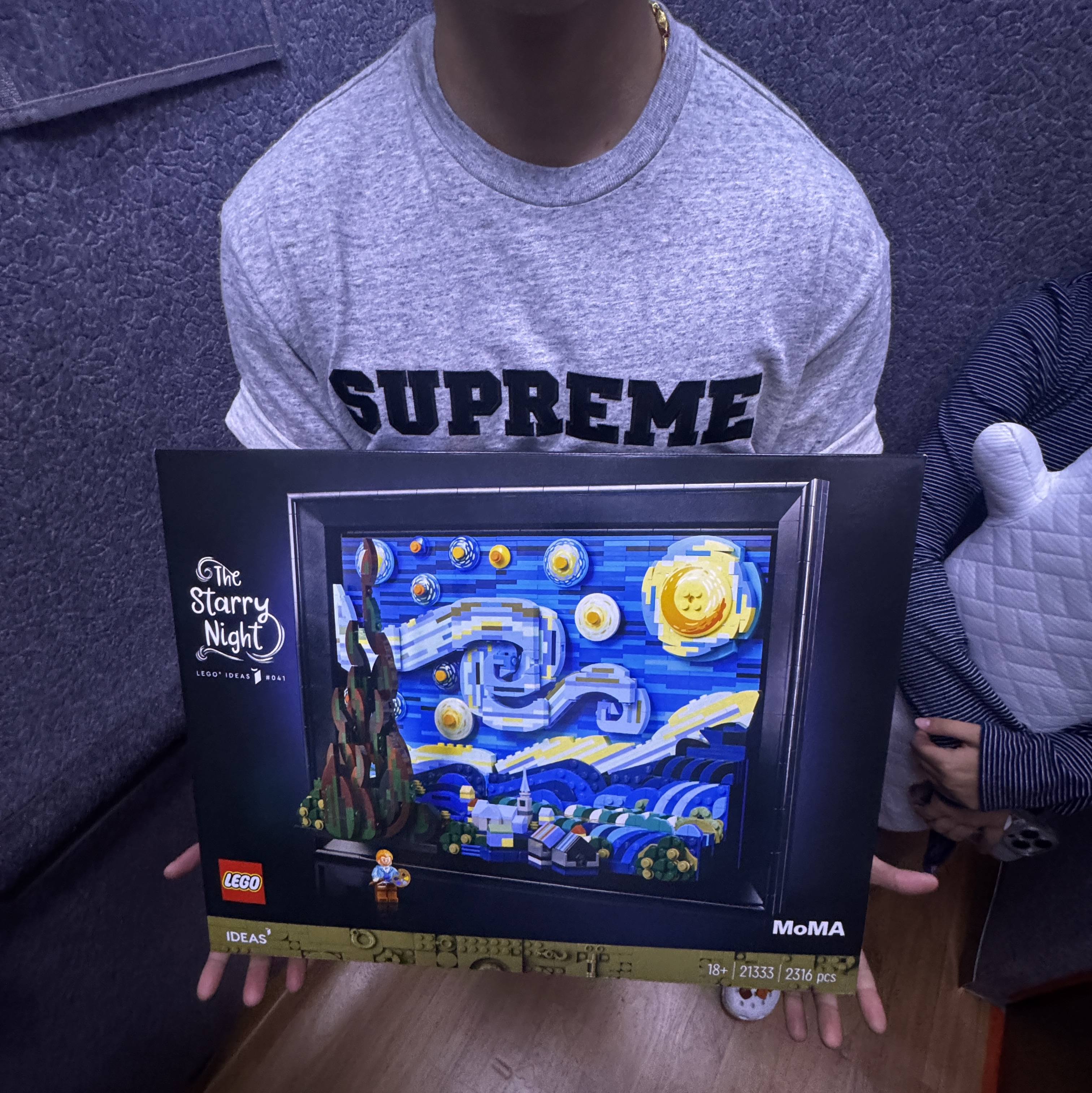 Supreme Collegiate Applique S/S Top Heather Grey - 25FW, Lego Vincent Van Gogh The Starry Night 착용 스타일