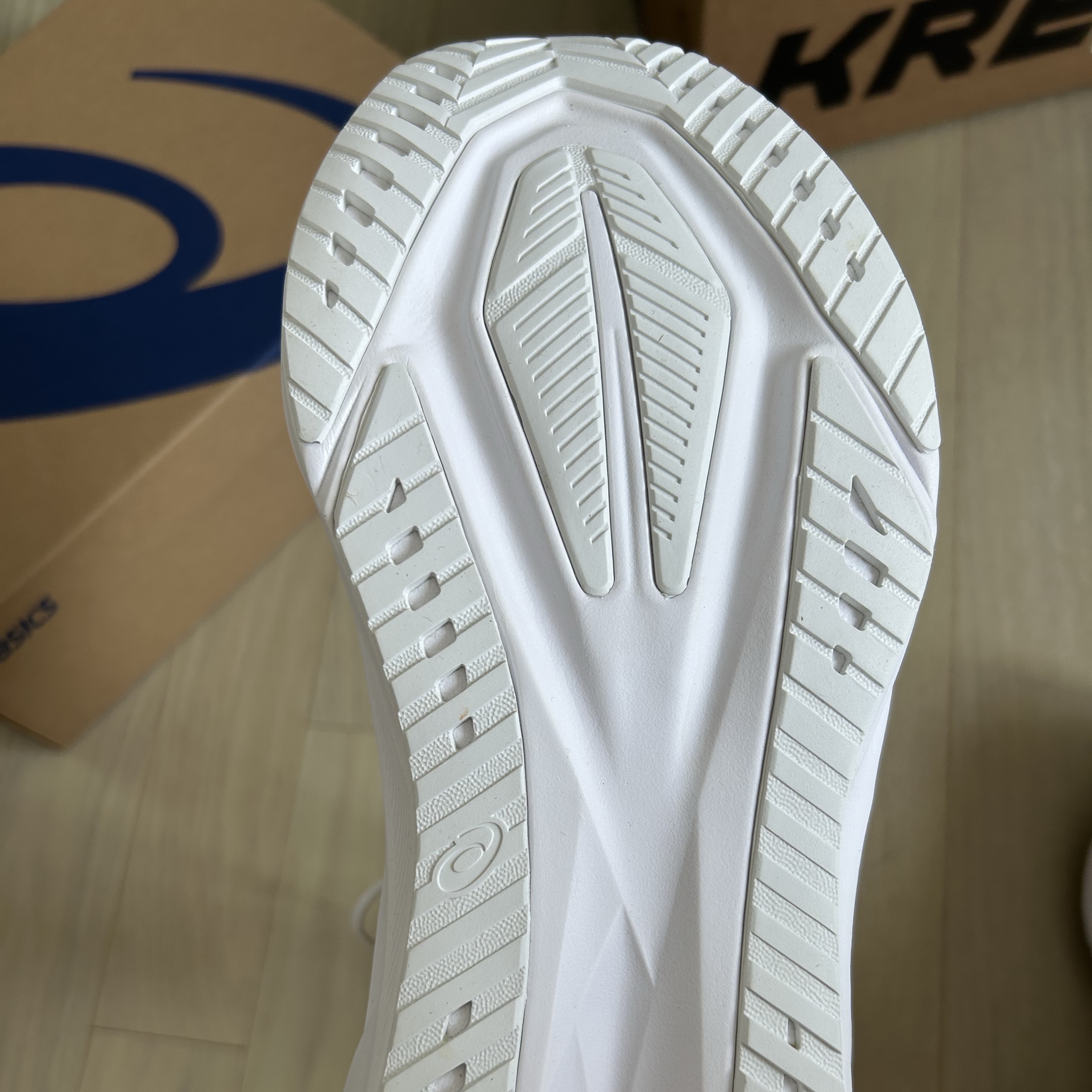 Asics Novablast 5 White Piedmont Grey 착용 스타일 - 5