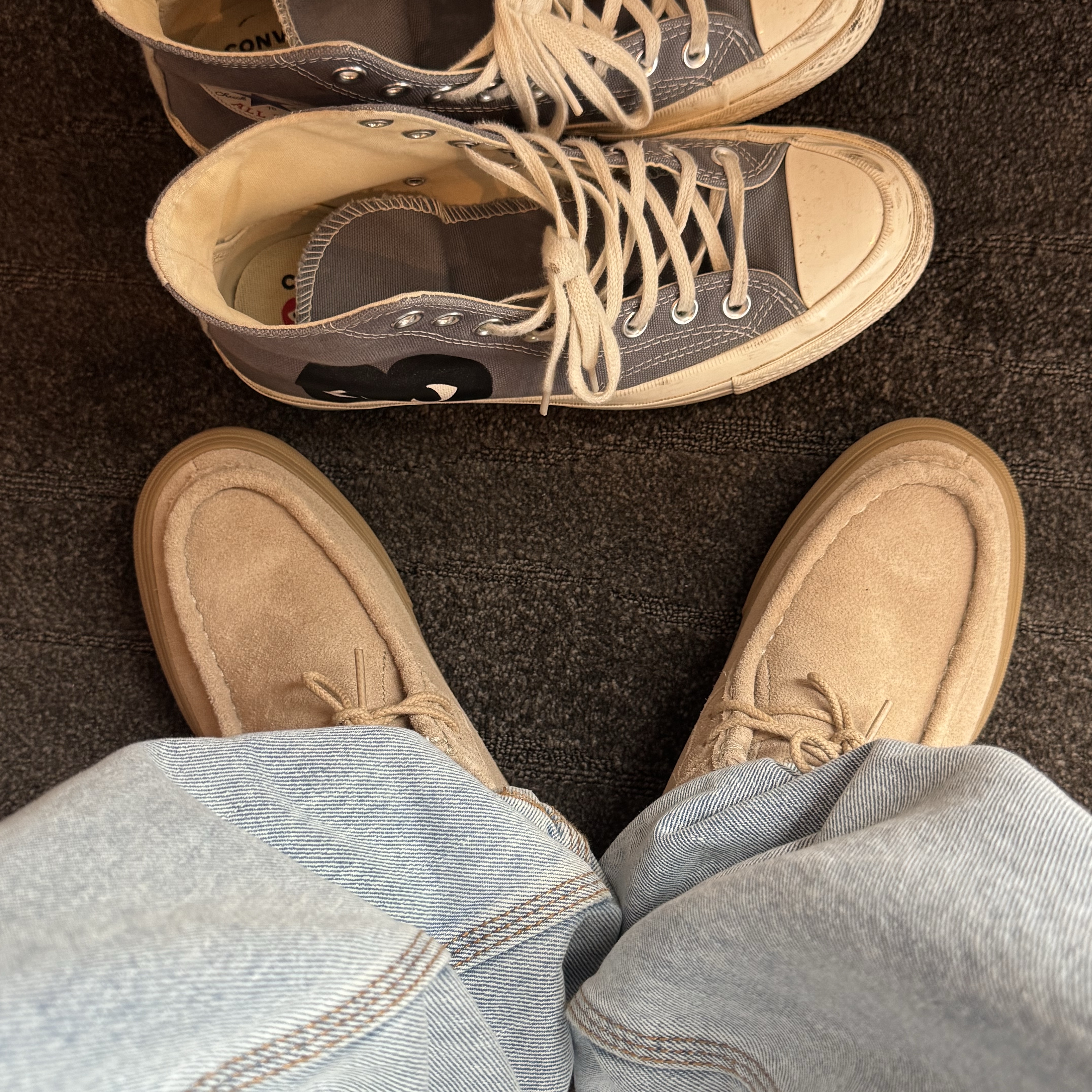 Vans Carver Low Sand Beige, Converse x Play Comme des Garcons Chuck 70 Hi Steel Gray 착용 스타일