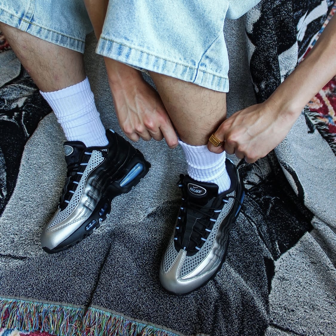 Nike x Palace Air Max 95 Metallic Silver Aluminum 착용 스타일