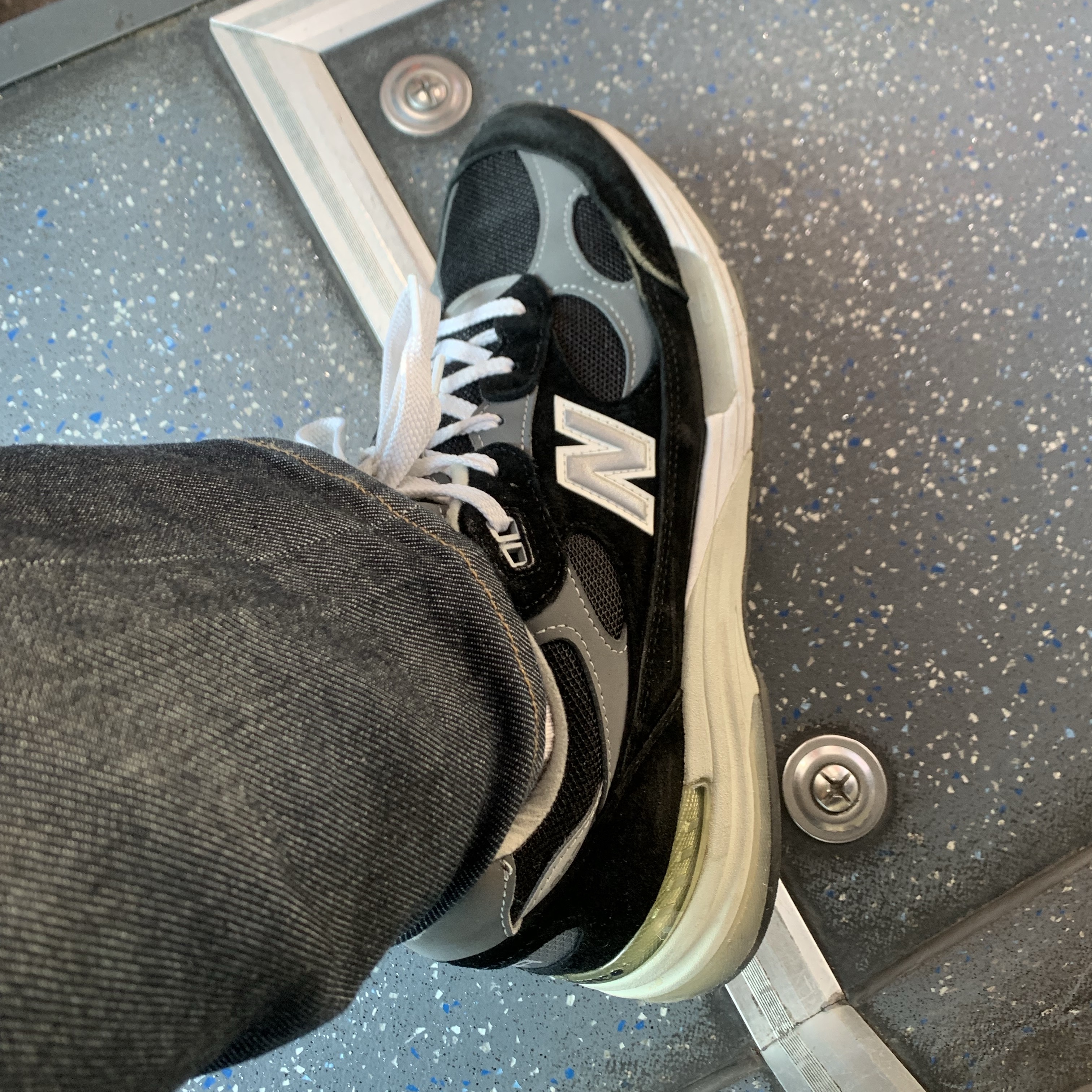 New Balance 992 Made in USA Black Grey 착용 스타일 - 5